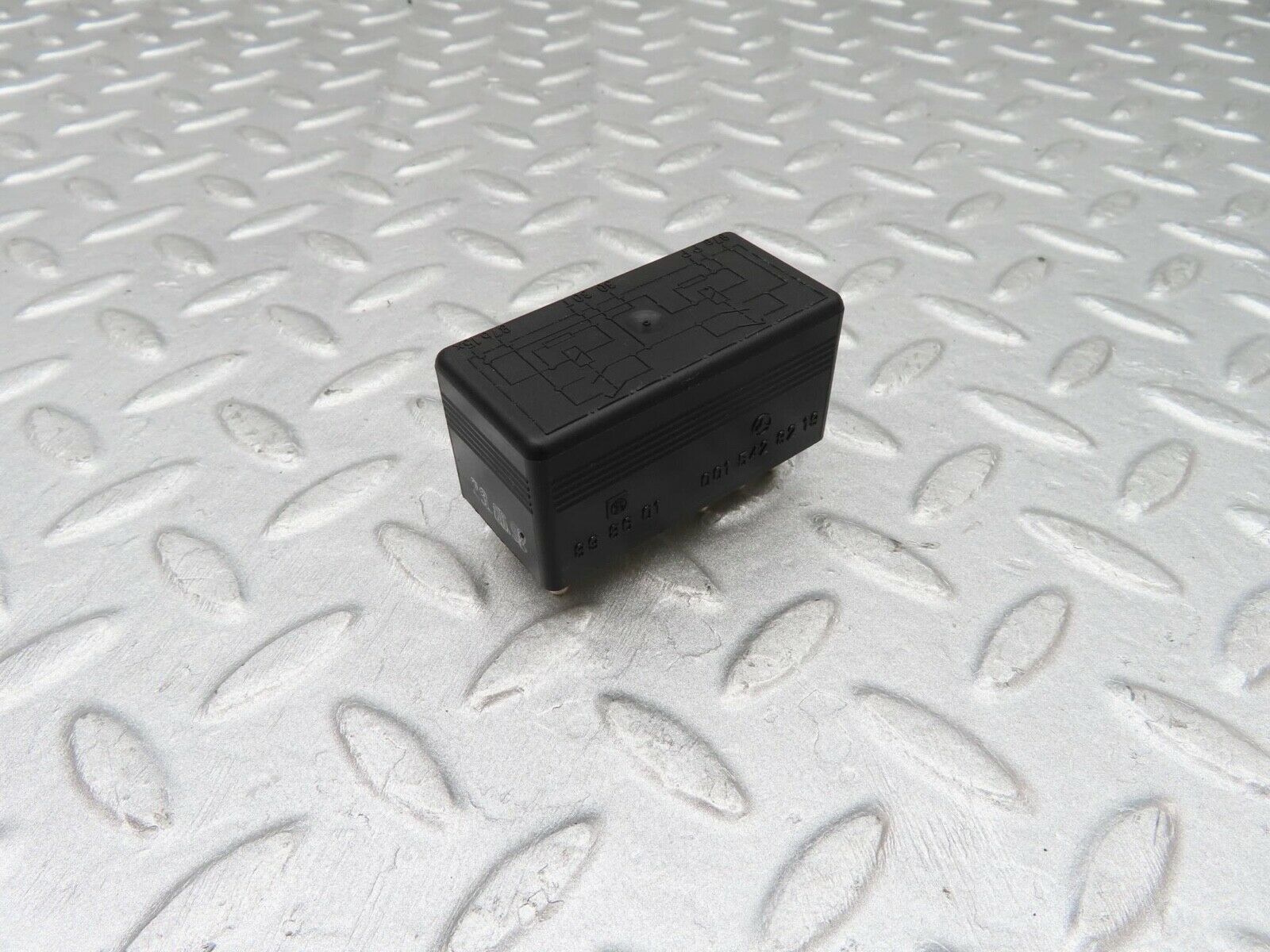 11946 Mercedes-Benz R129 300SL Coupe Engine Auxiliary Fan Relay 0015428219