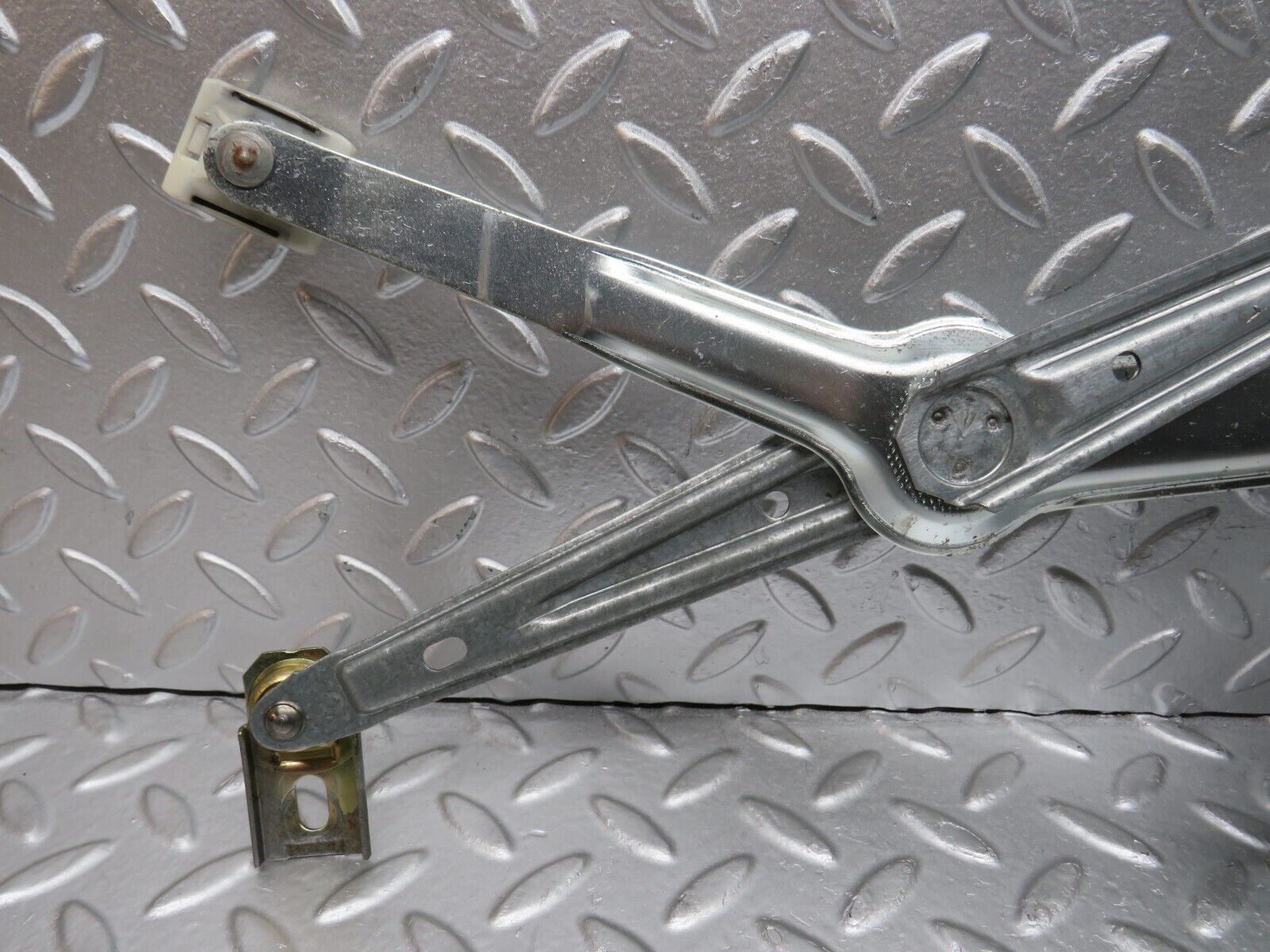 32308 Mercedes-Benz S124 300TE Wagon Front Left Power Window Regulator