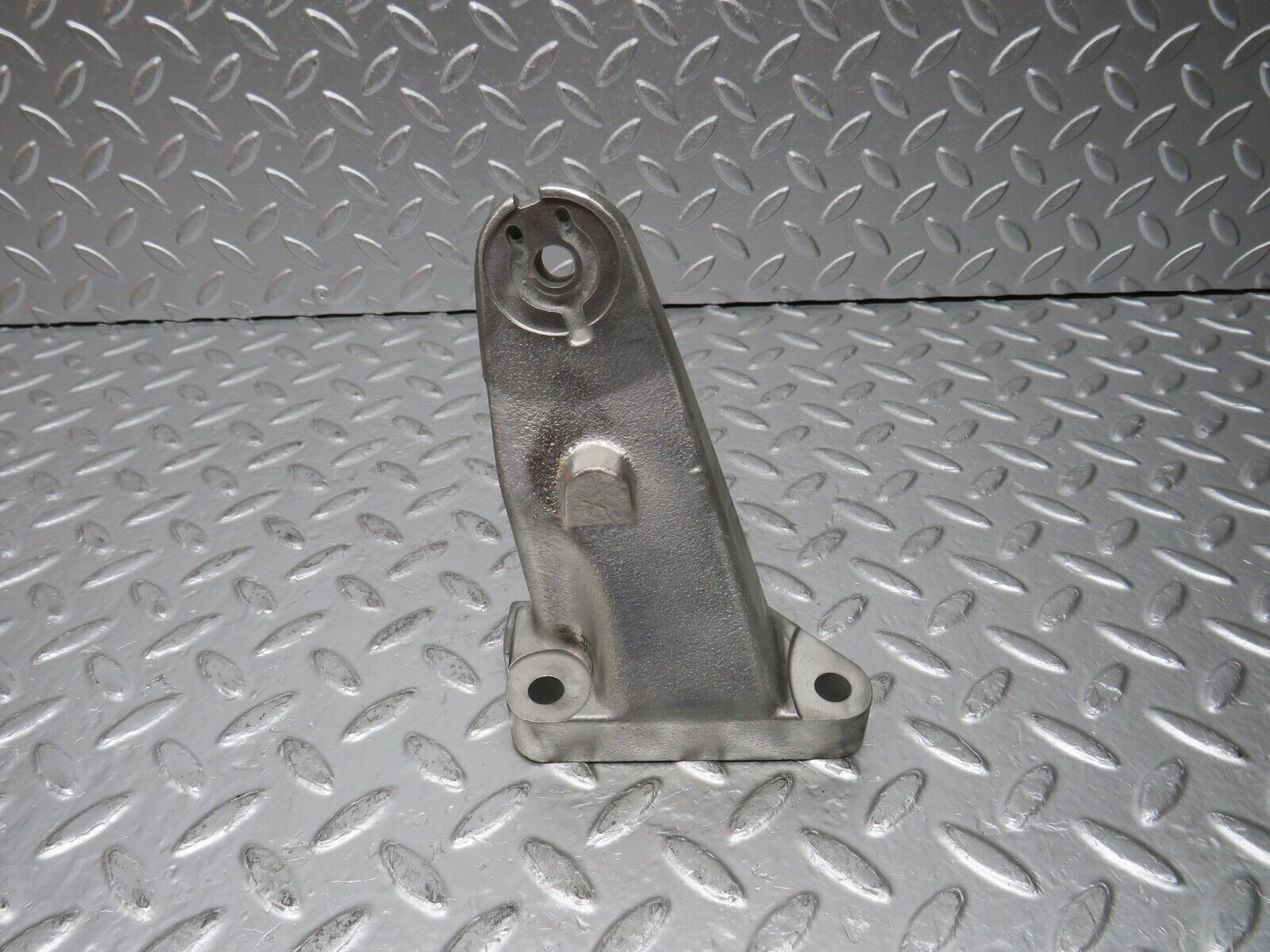 30547 Mercedes-Benz W124 230E Engine Mount Bracket Right Side 1022236204