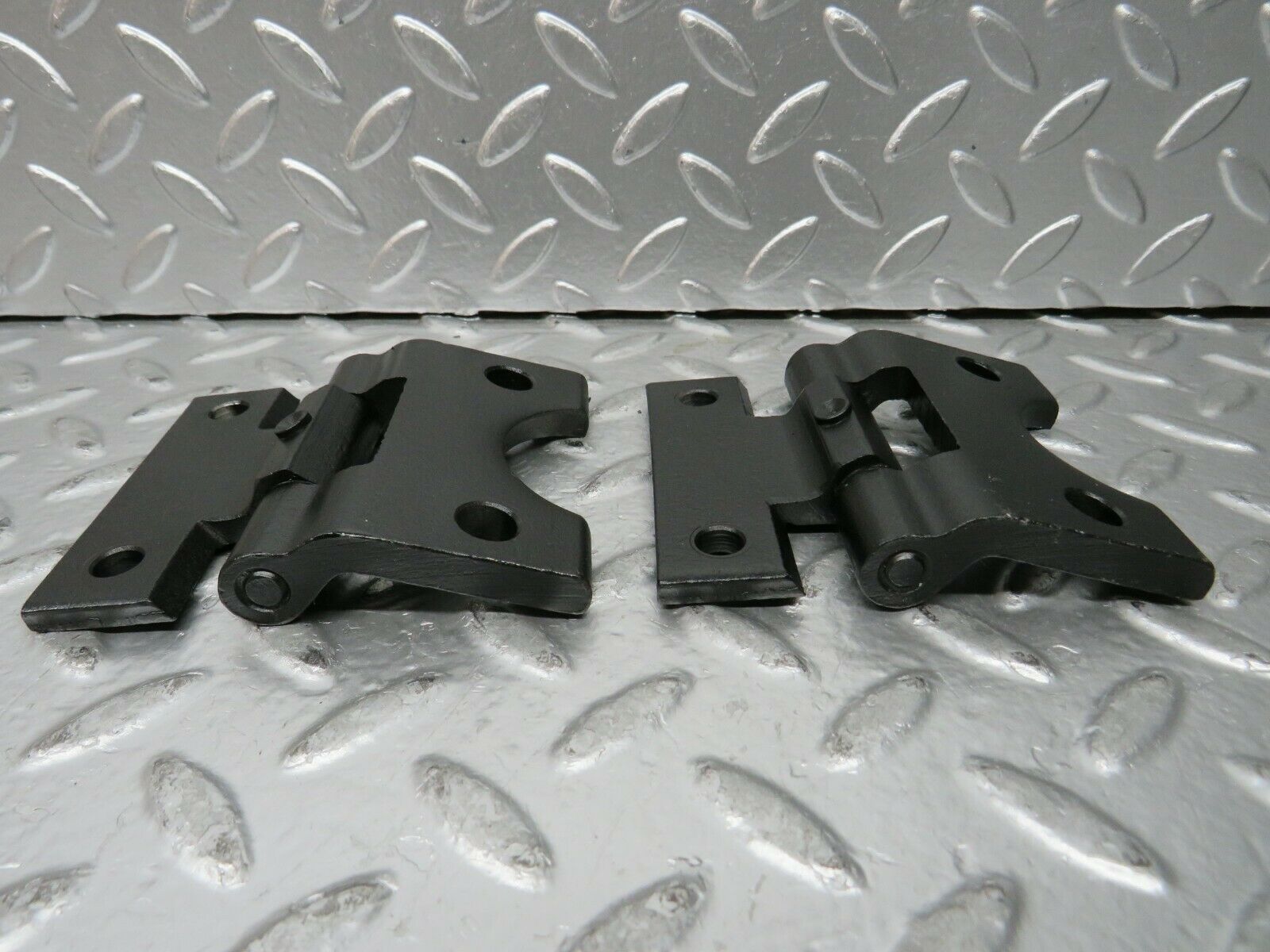 23377 Mercedes-Benz W116 350SE Left Door Hinges Pair