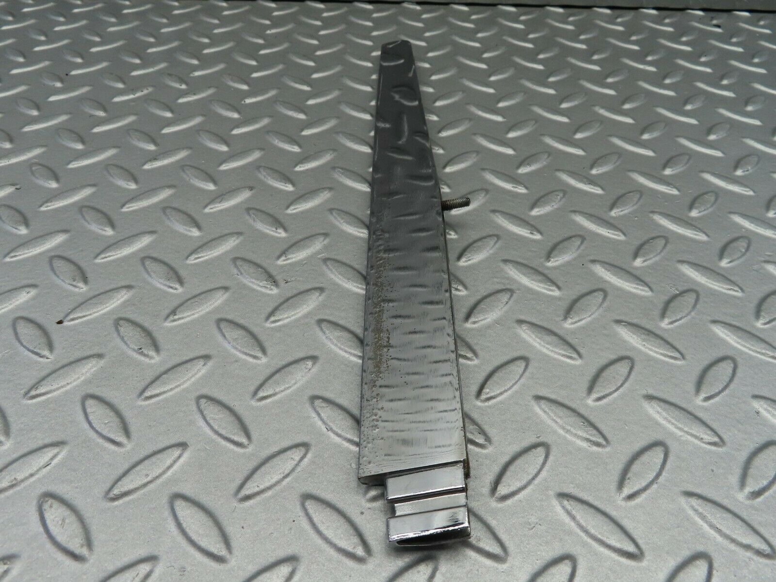 6877 Mercedes-Benz C107 350SLC Coupe Trunk Chrome Handle Moulding Right 1076901480