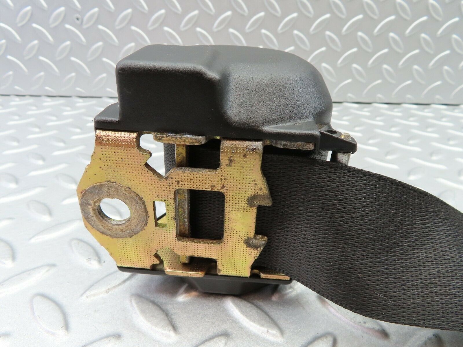 6189 Mercedes-Benz W126 380SE Rear Right Seat Belt 1268600585