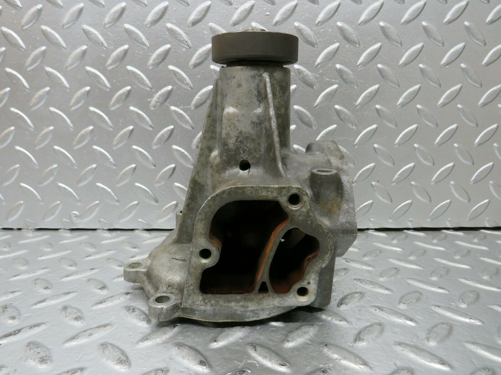 23303 Mercedes-Benz W116 350SE Water Pump 1172010201