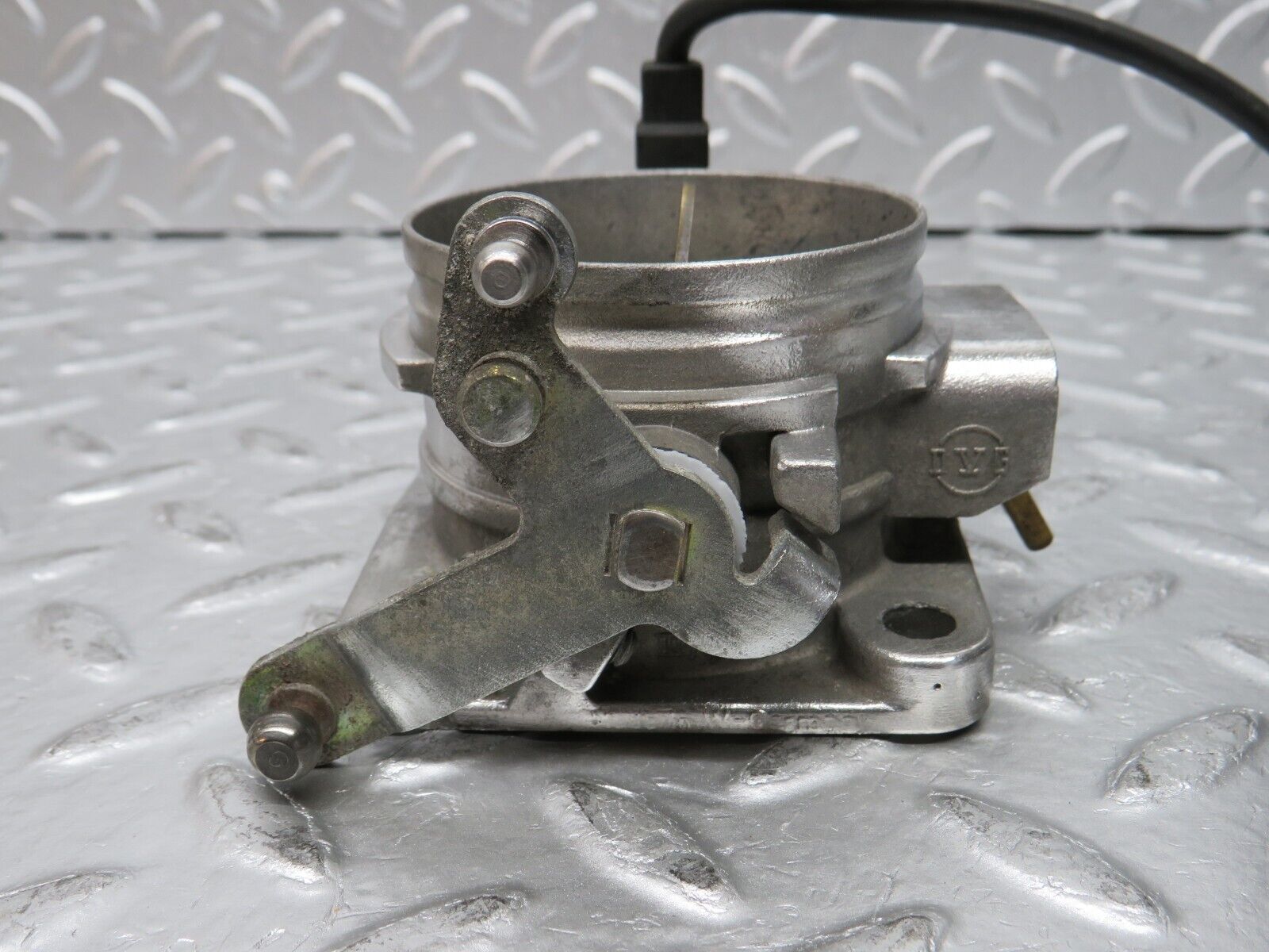 31742 Mercedes-Benz W201 190LE 1.8L Throttle Body Valve & Switch 0011409053