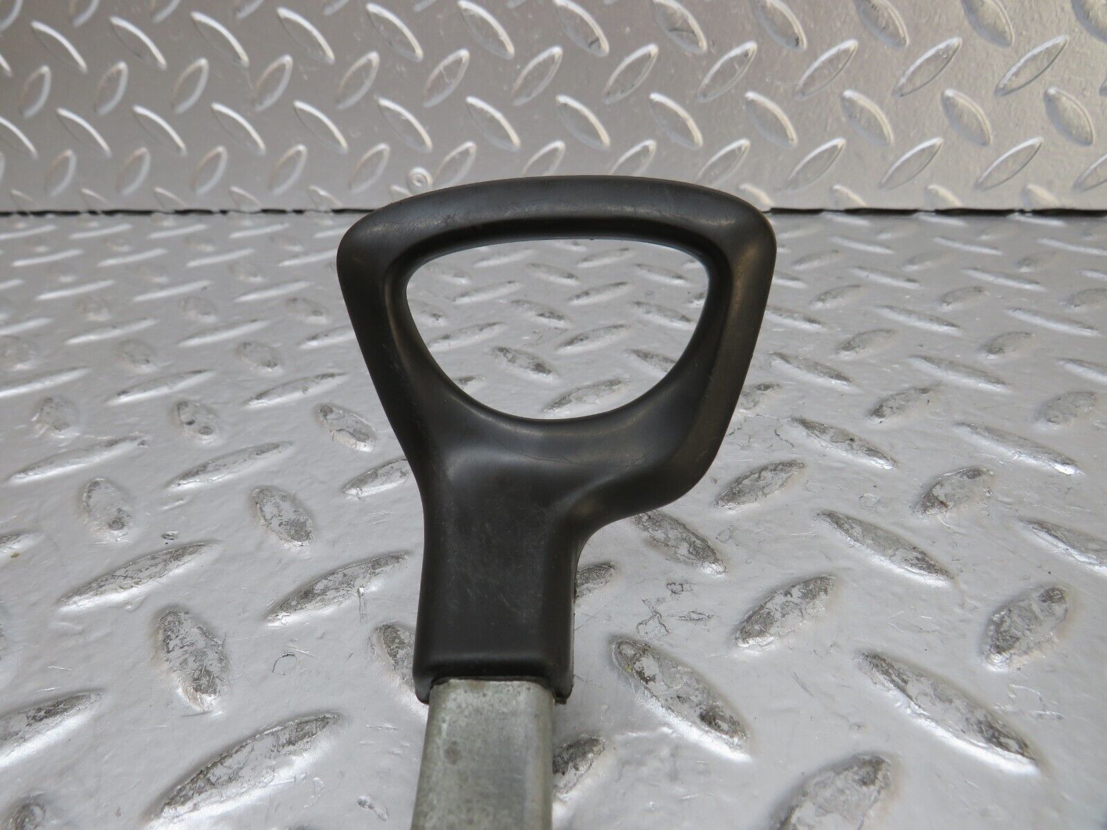 27062 Mercedes-Benz W123 280E Front Right Seat Side Sliding Adjust Handle