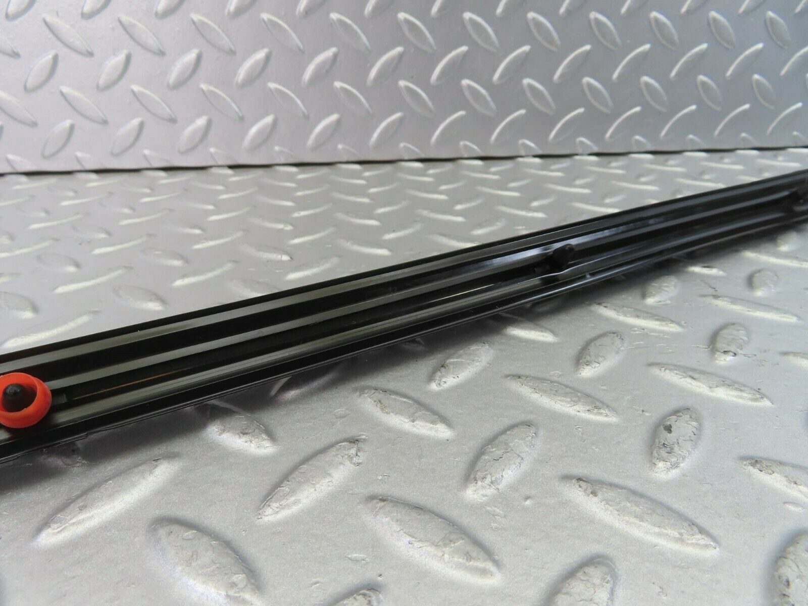 10276 Mercedes-Benz W123 Rear Left Door Centre Moulding Trim