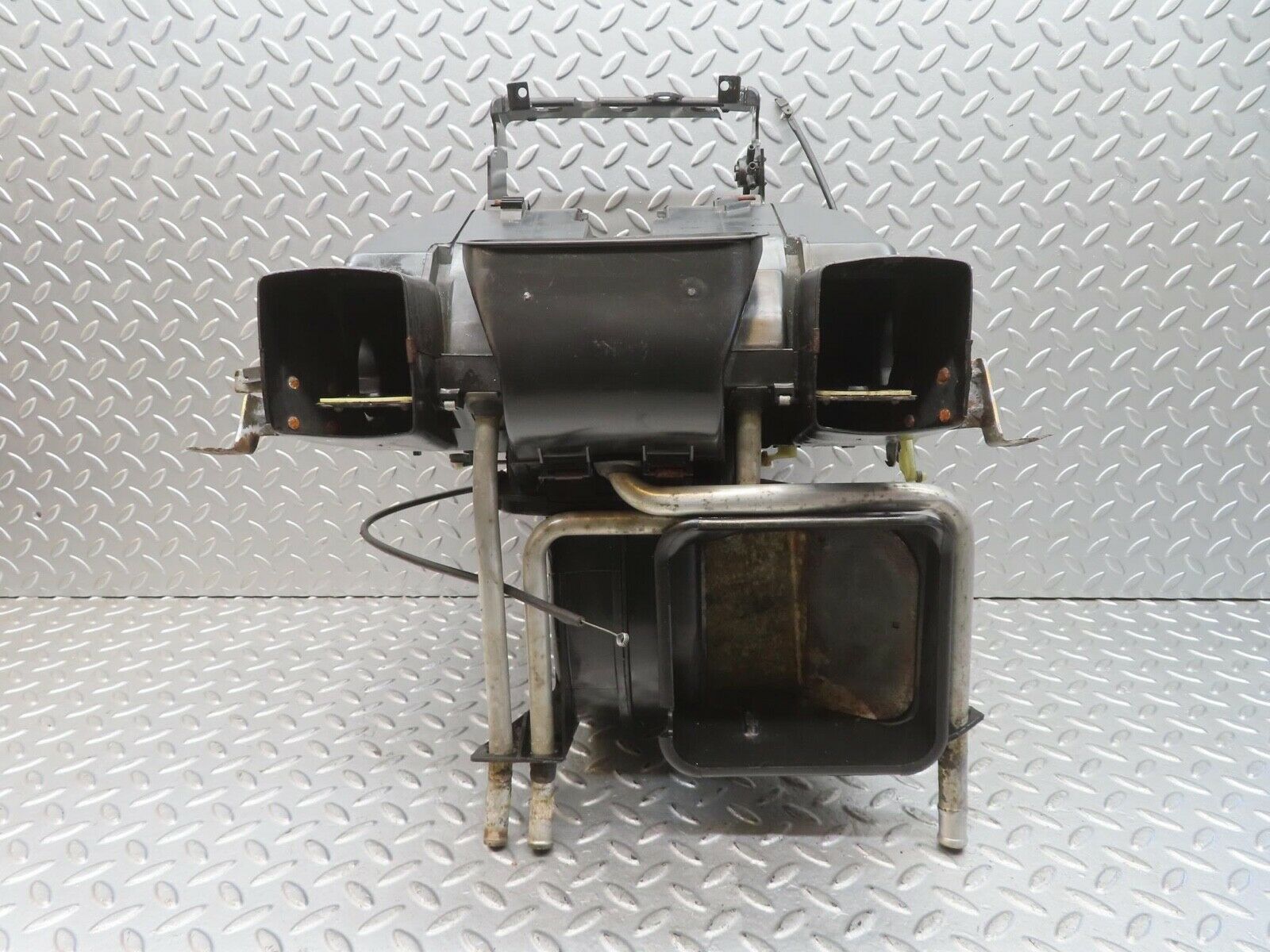 13666 Mercedes-Benz W123 200 Heater Box Blower Housing Behr 1238300008