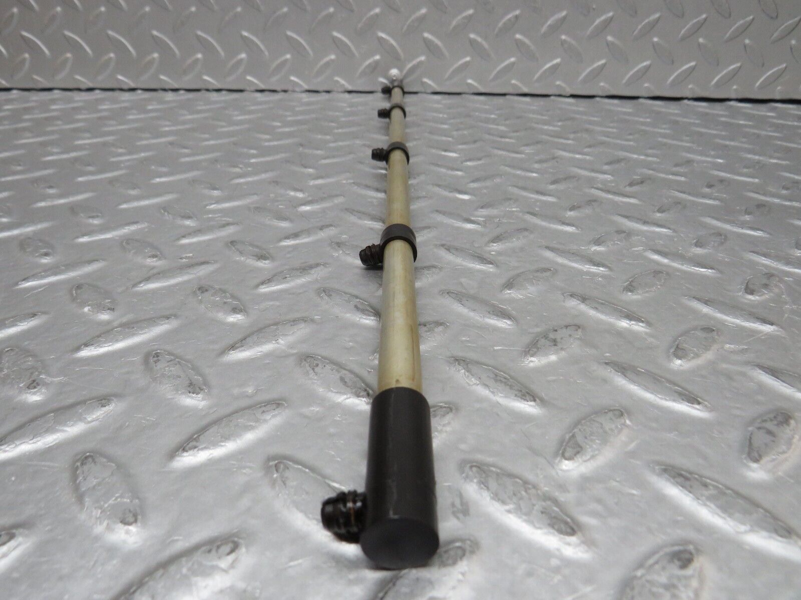 37140 Mercedes-Benz C126 420SEC Coupe Camshaft Oil Tube