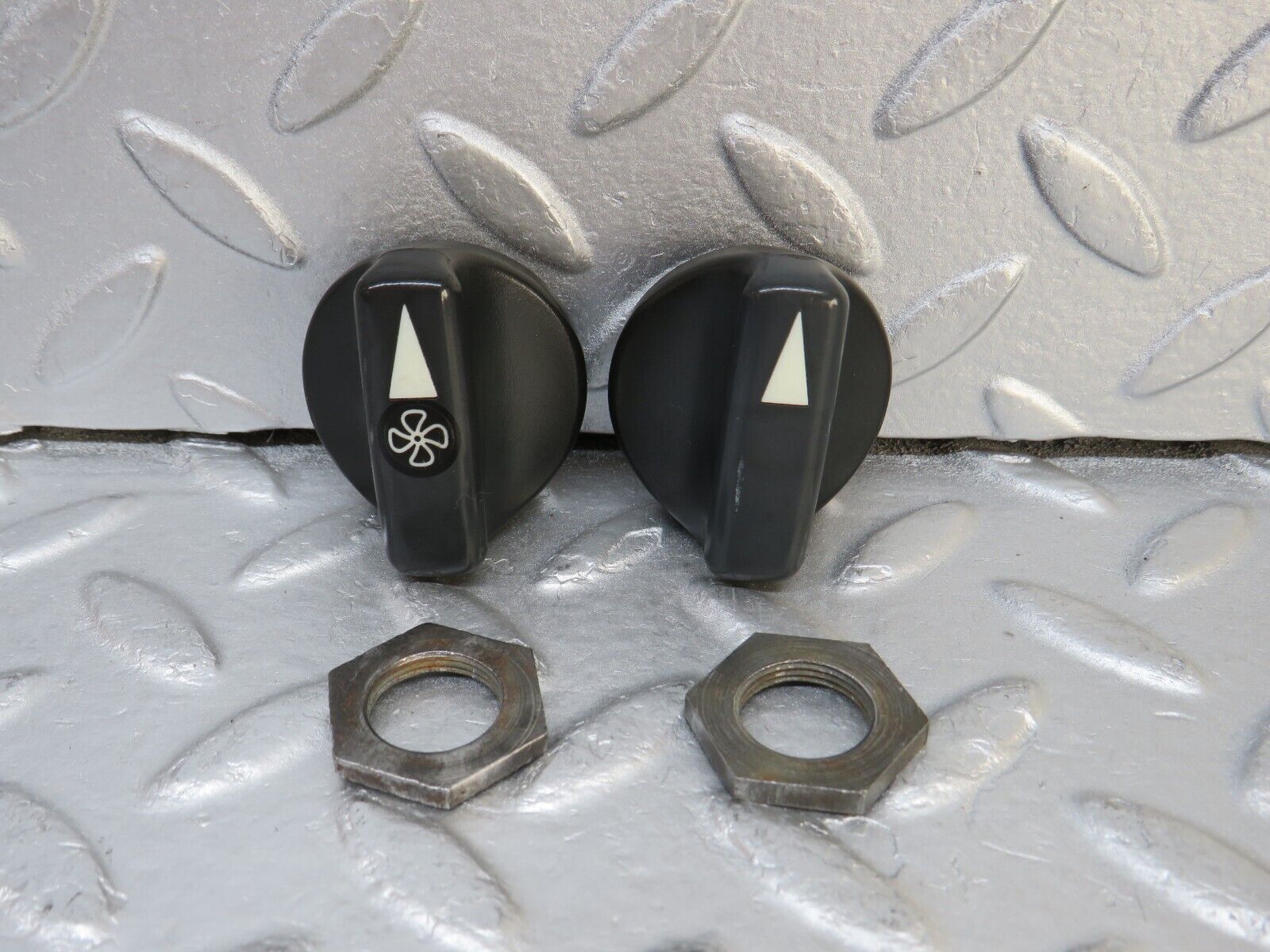 37000 Mercedes-Benz C126 420SEC Coupe Heater Control Knob Pair