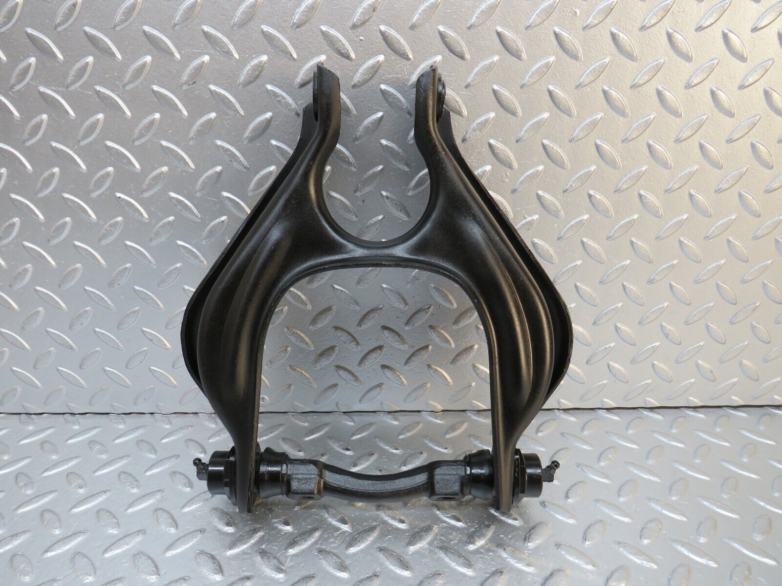 32267 Mercedes-Benz W108 280SE Front Left Upper Control Arm