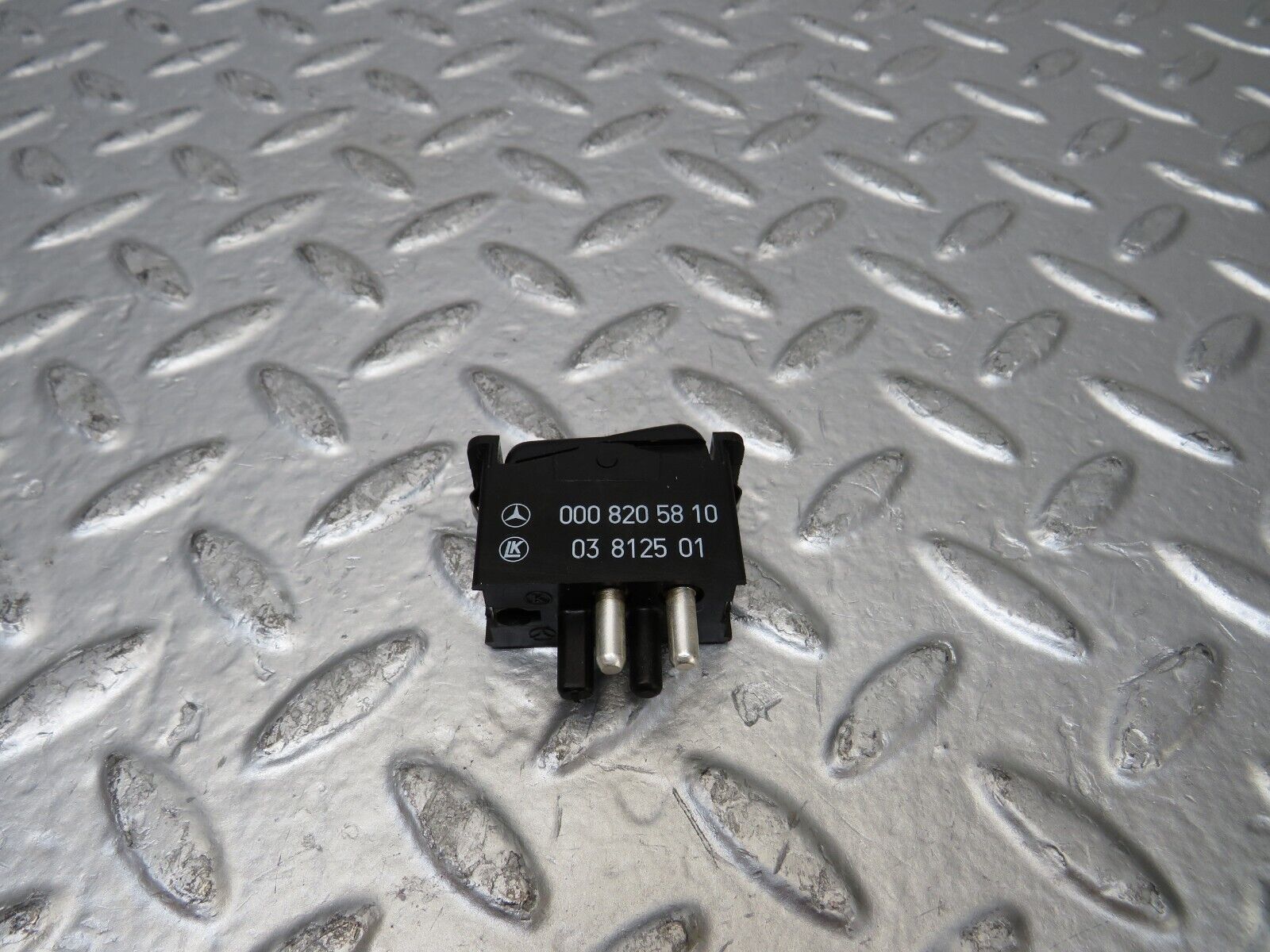 25344 Mercedes-Benz W201 190D Interior Dome Light Switch 0008205810