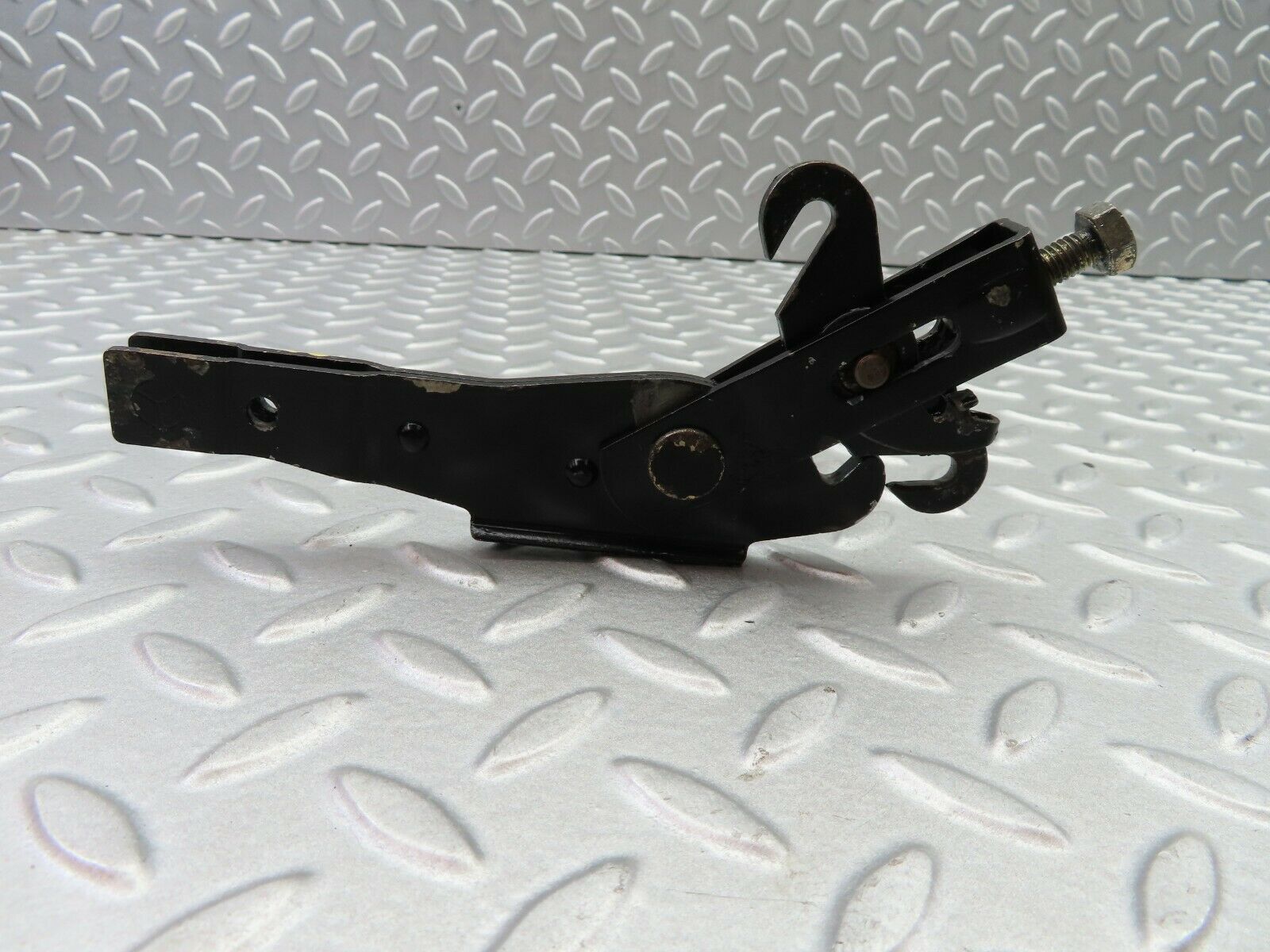 6304 Mercedes-Benz W126 380SE Handbrake Adjusting Handbrake Regulator