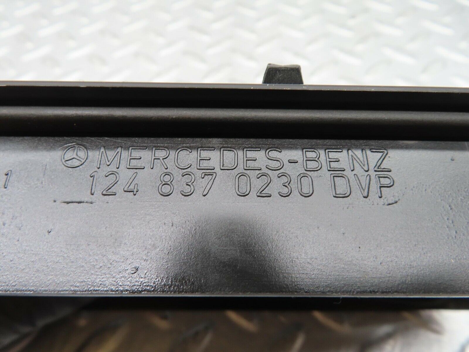 16202 Mercedes-Benz W124 260E Rear Air Intake Vent 1248370230