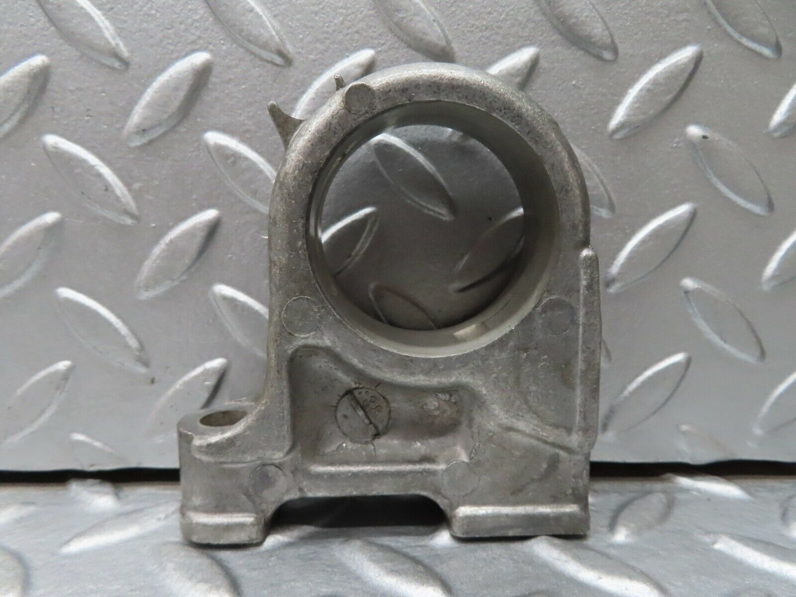 17724 Mercedes-Benz W116 450SEL Camshaft Tower Bearing 1160514312