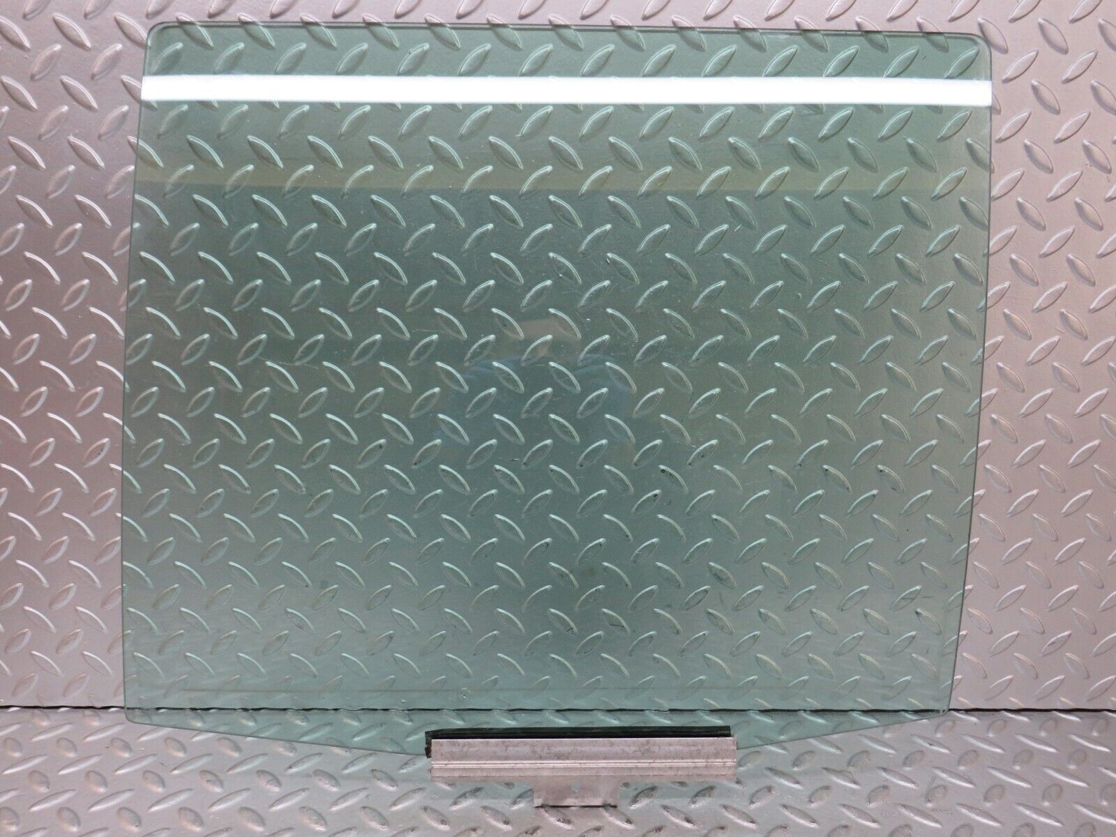 27636 Mercedes-Benz S124 300TE Wagon Rear Left Door Window Glass