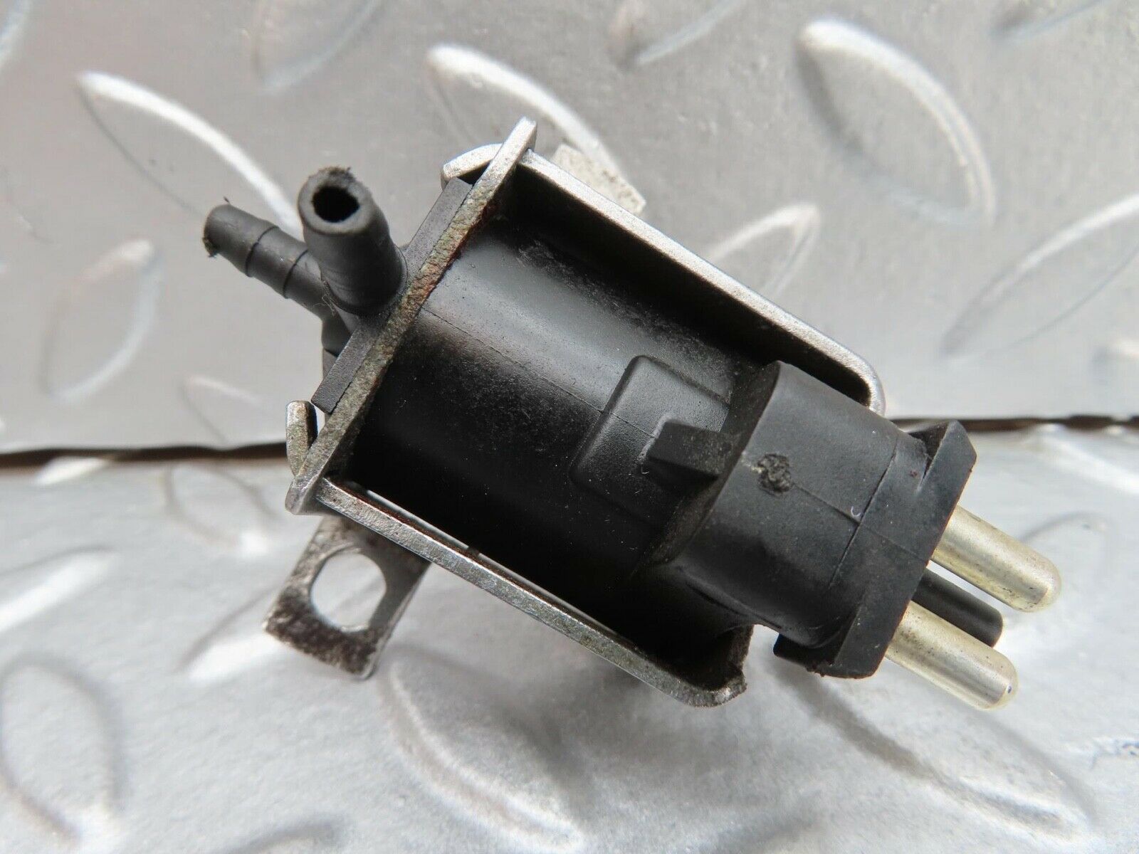 16124 Mercedes-Benz W123 280E Vacuum Solenoid 0015406897