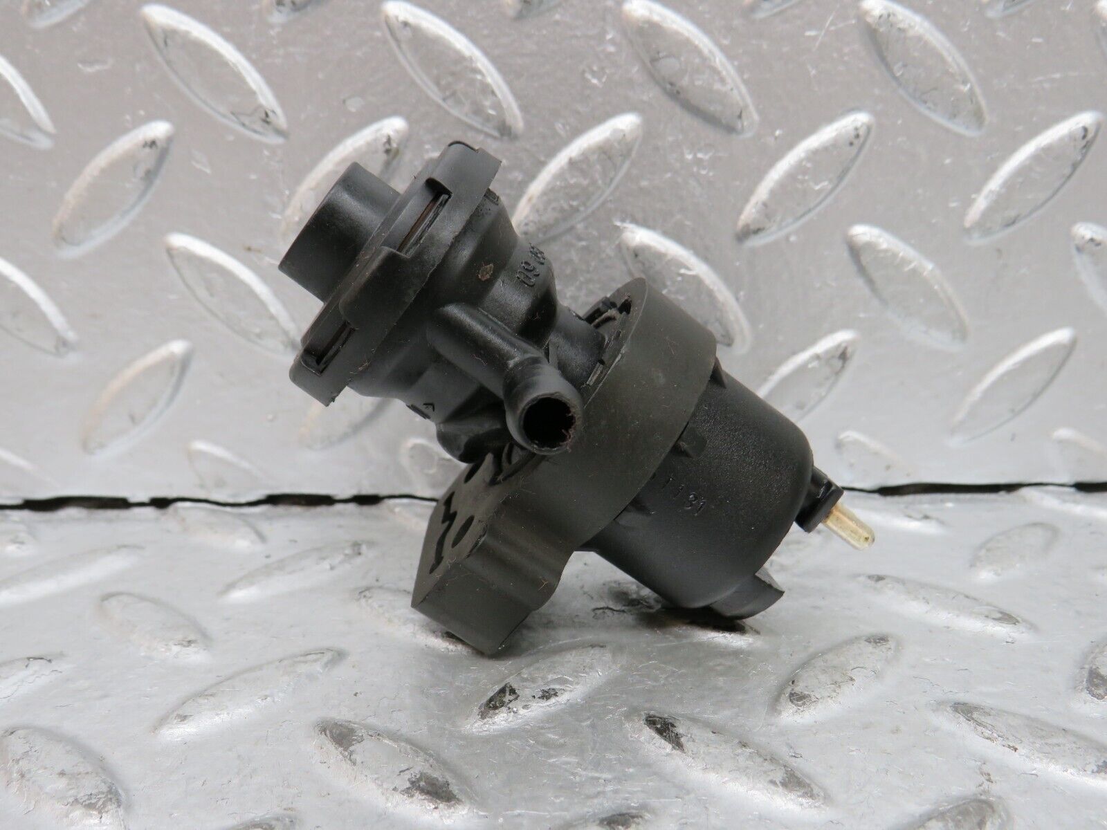 29114 Mercedes-Benz C124 320CE Coupe Fuel Regeneration Vacuum Valve 0011408060