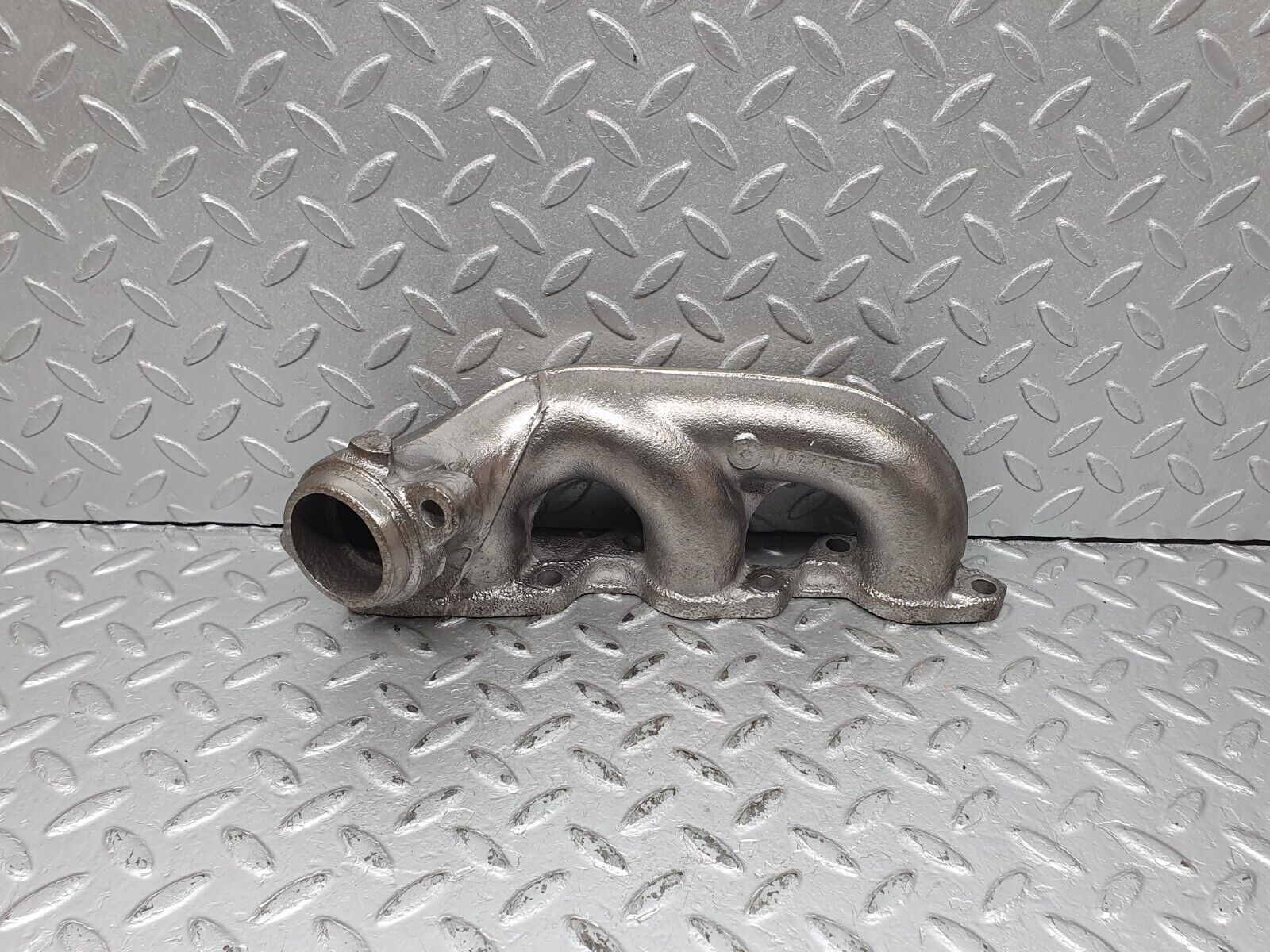 41202 Mercedes-Benz W126 300SE Exhaust Manifold Cylinder 4-6 1031422202