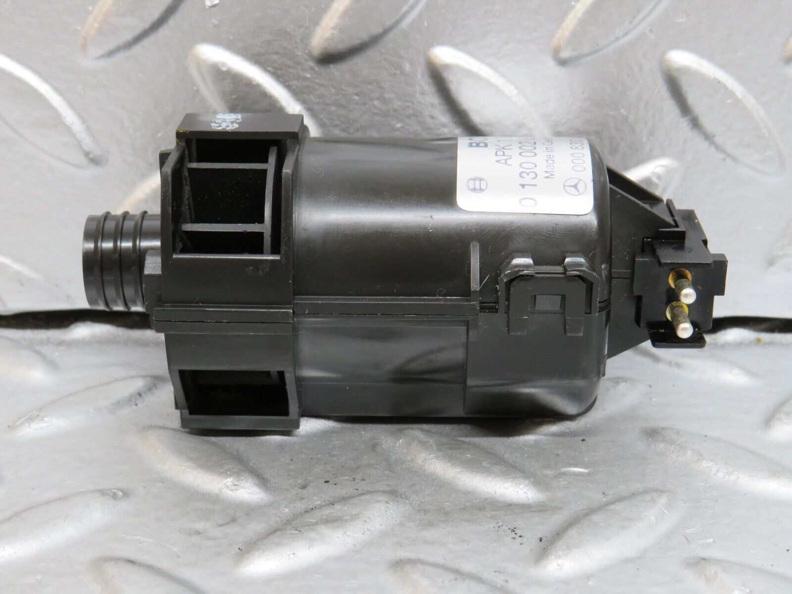 29467 Mercedes-Benz W124 230E Temperature Sensor 0008301908 0130002802