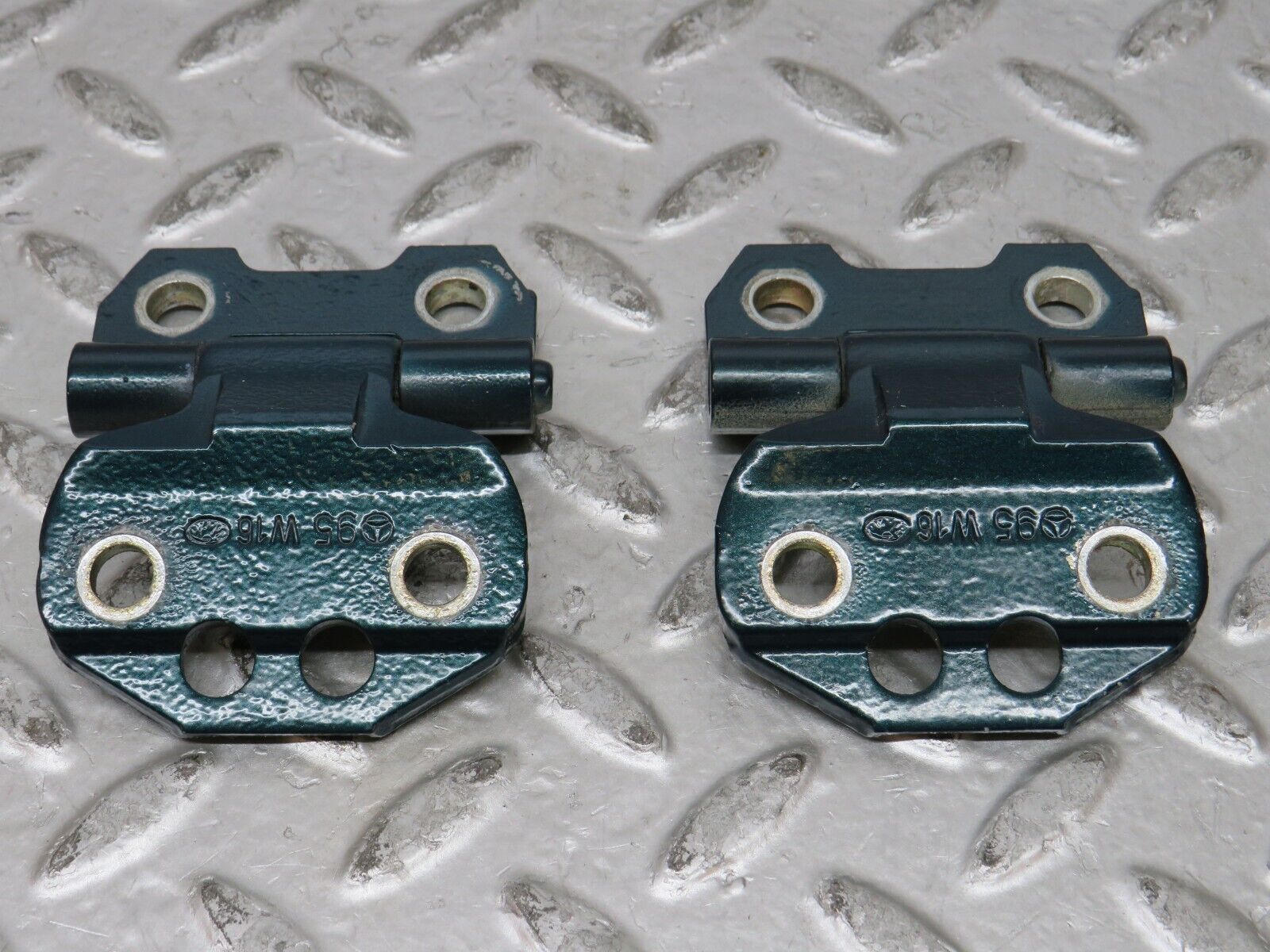 27621 Mercedes-Benz S124 300TE Wagon Right Door Hinge Pair