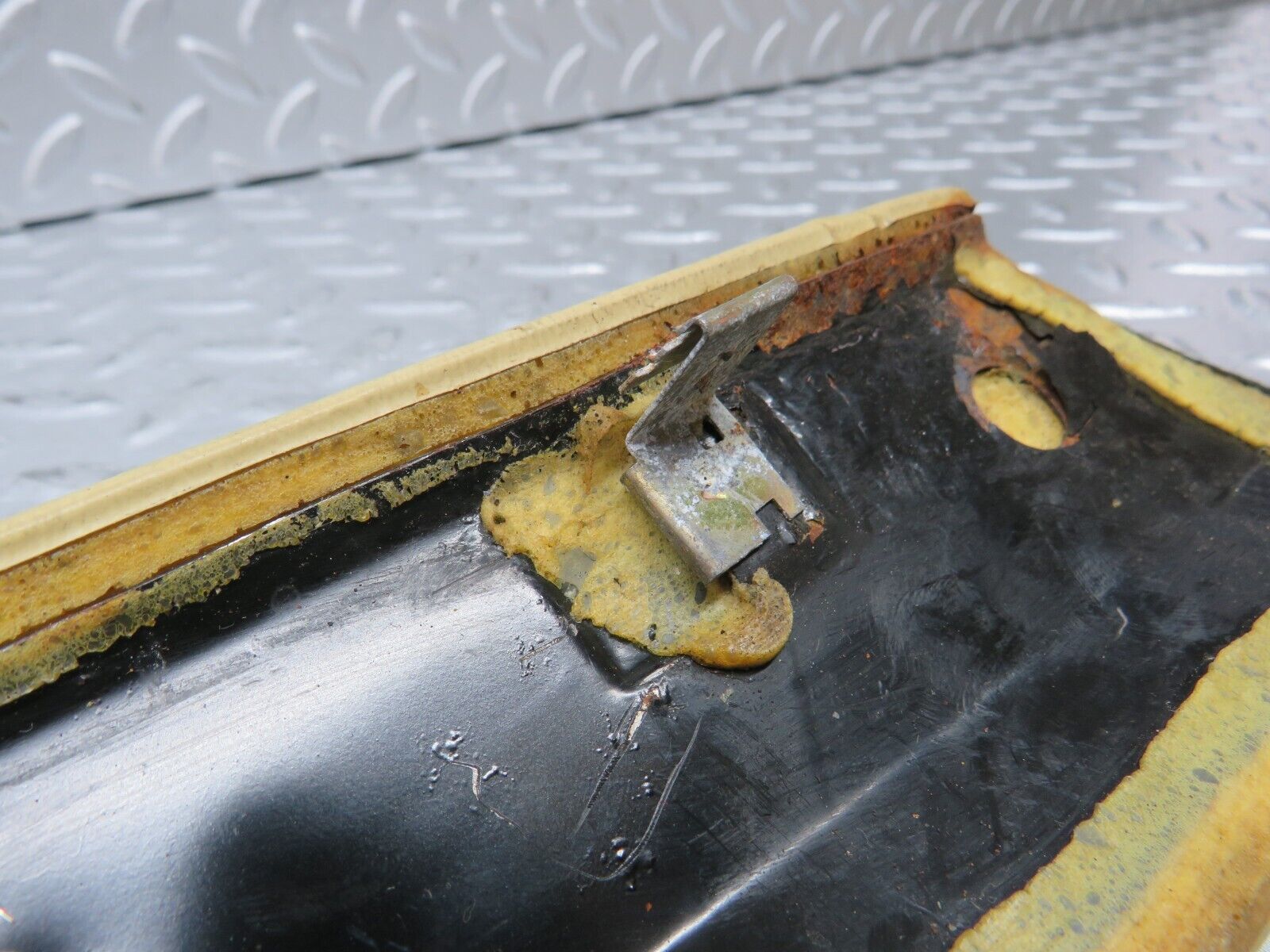 0497 Mercedes-Benz W123 230E A Pillar Cover Panel Left Beige