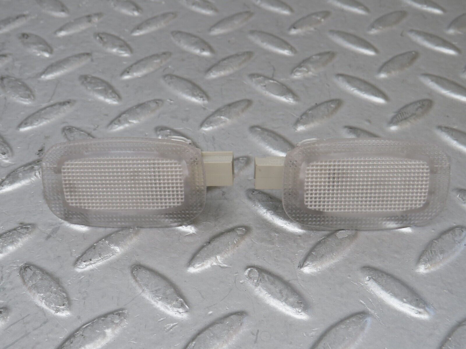 35134 Mercedes-Benz W221 Dome Light 2x 2218200401