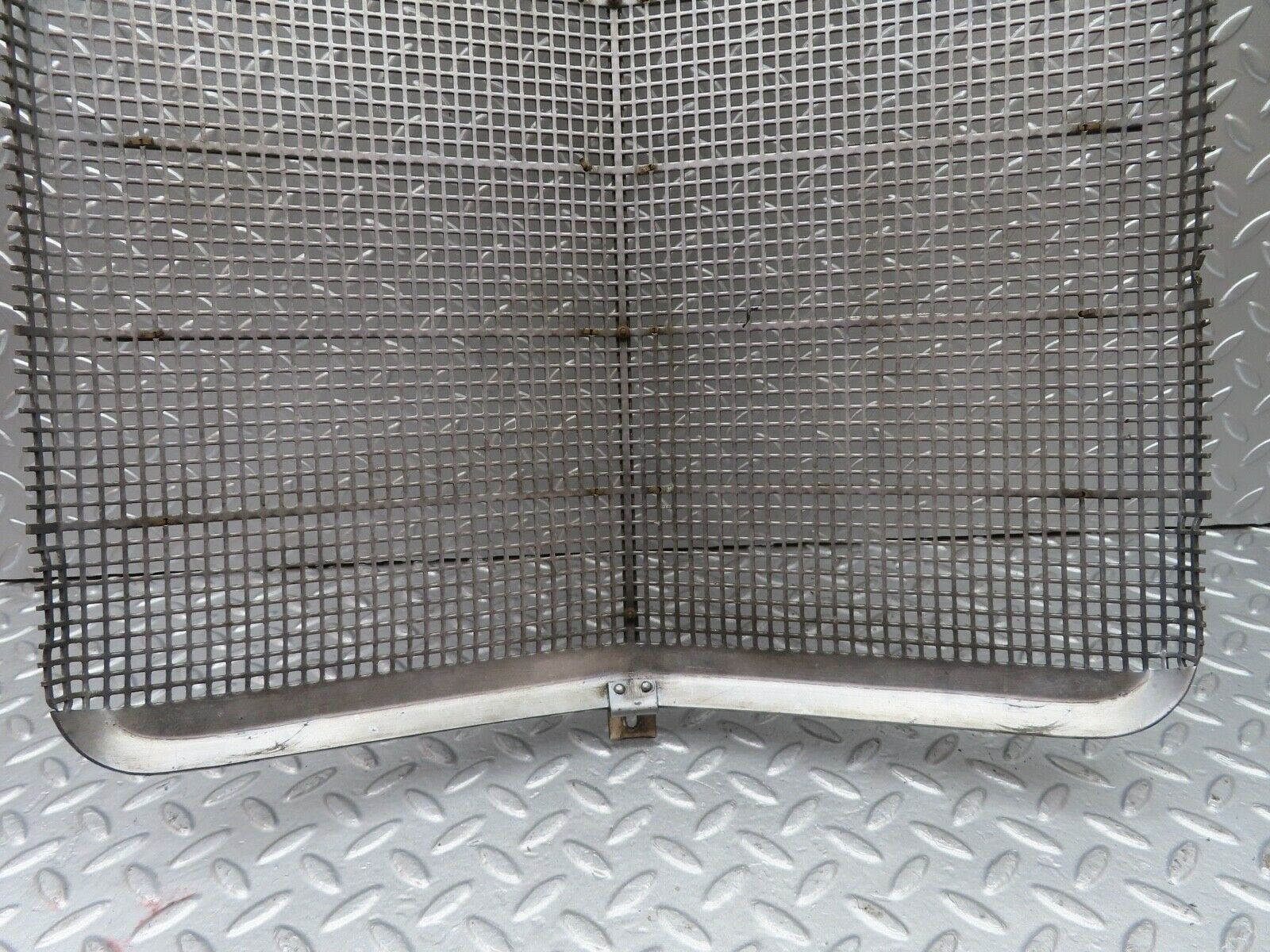 19798 Mercedes-Benz W121 190b Ponton Bonnet Grill