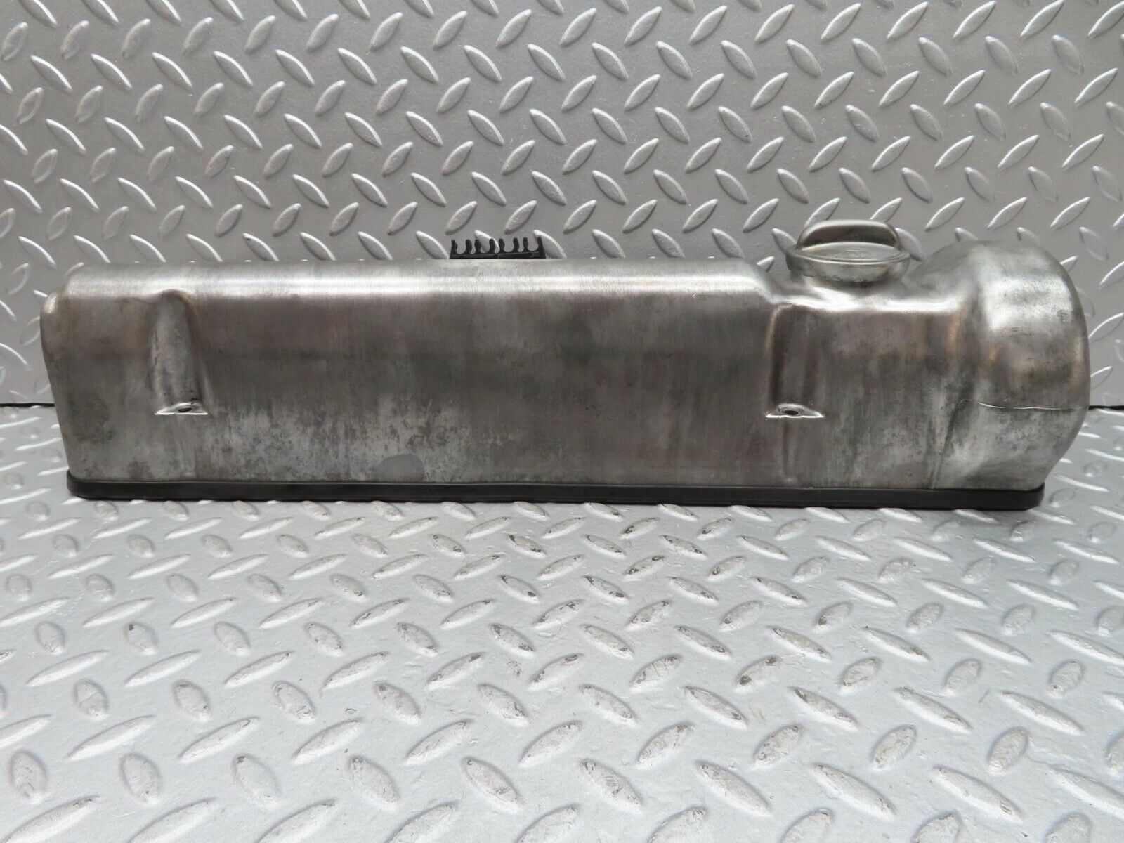 16529 Mercedes-Benz C107 350SLC Coupe Cylinder Head Valve Cover Right 1160161905