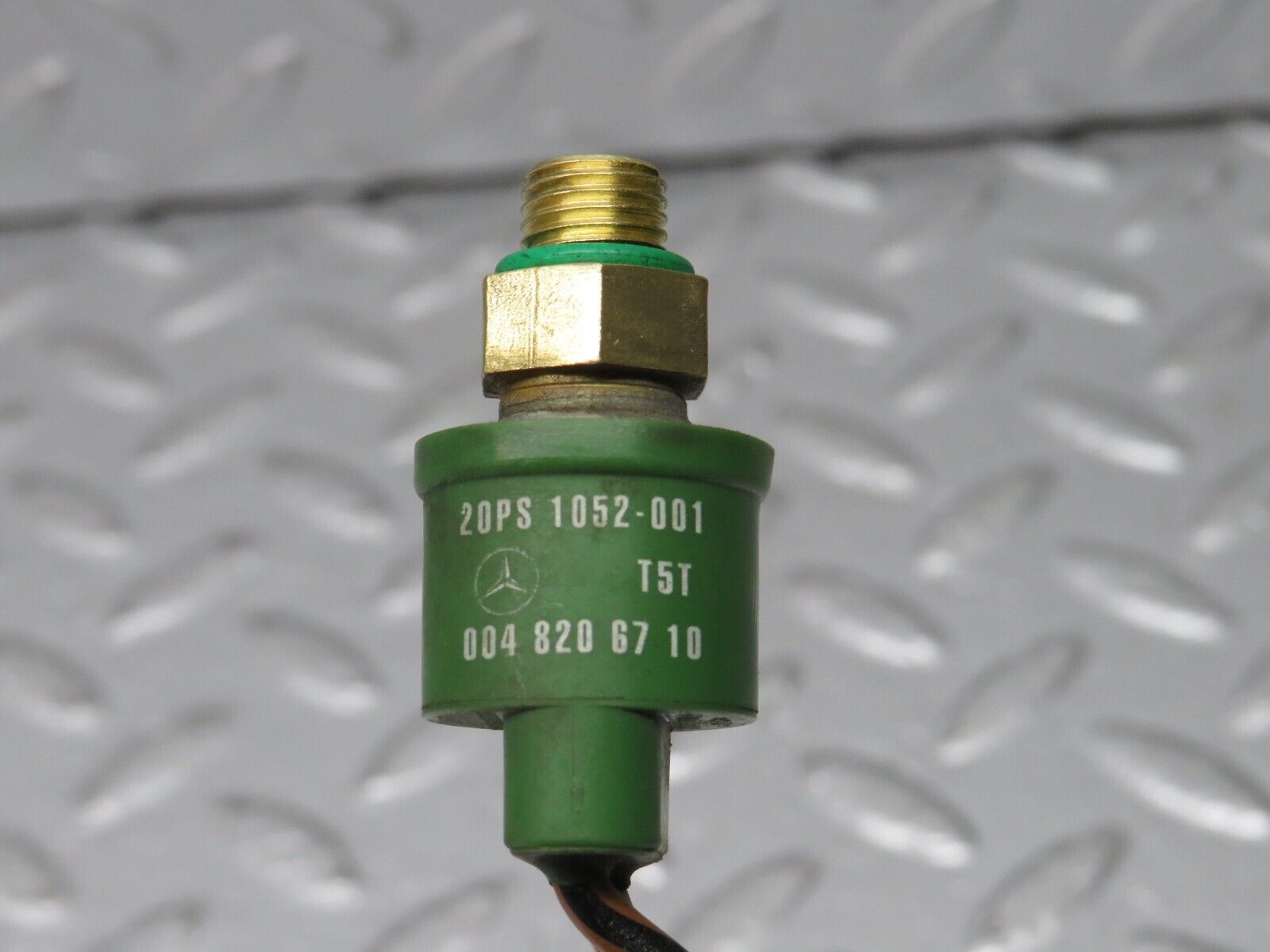 39724 Mercedes-Benz R129 320SL Coupe Aircon Pressure Switch 0048206710