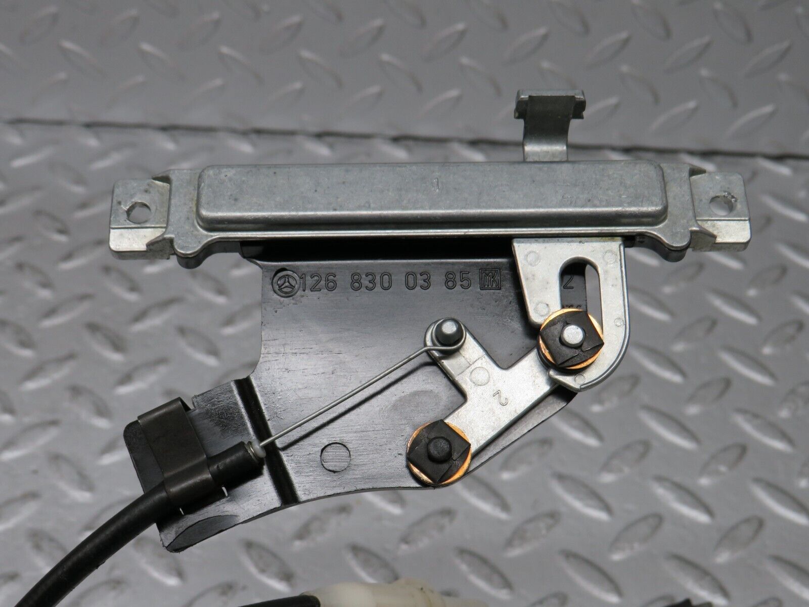 36201 Mercedes-Benz W126 420SE Rear Heater Regulator 1268300385 1268301631