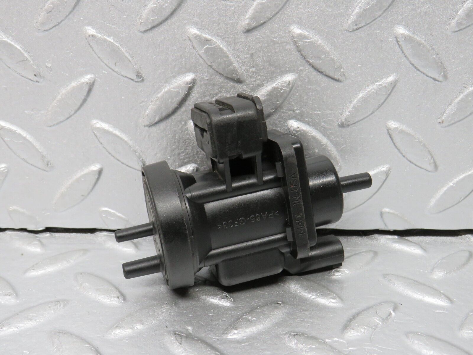 38793 Mercedes-Benz W201 190E 2.6L Vacuum Pressure Converter 0005450427