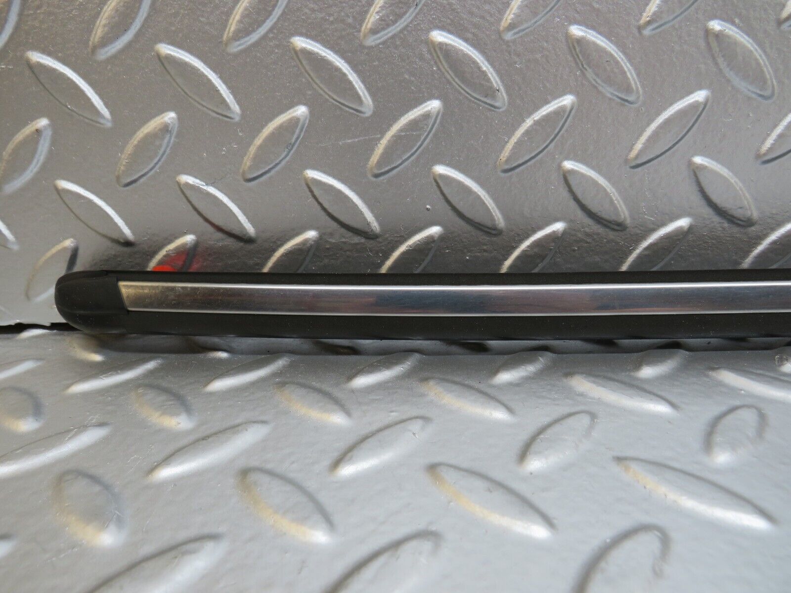 27109 Mercedes-Benz W123 280E Front Left Fender Wing Centre Moulding Trim