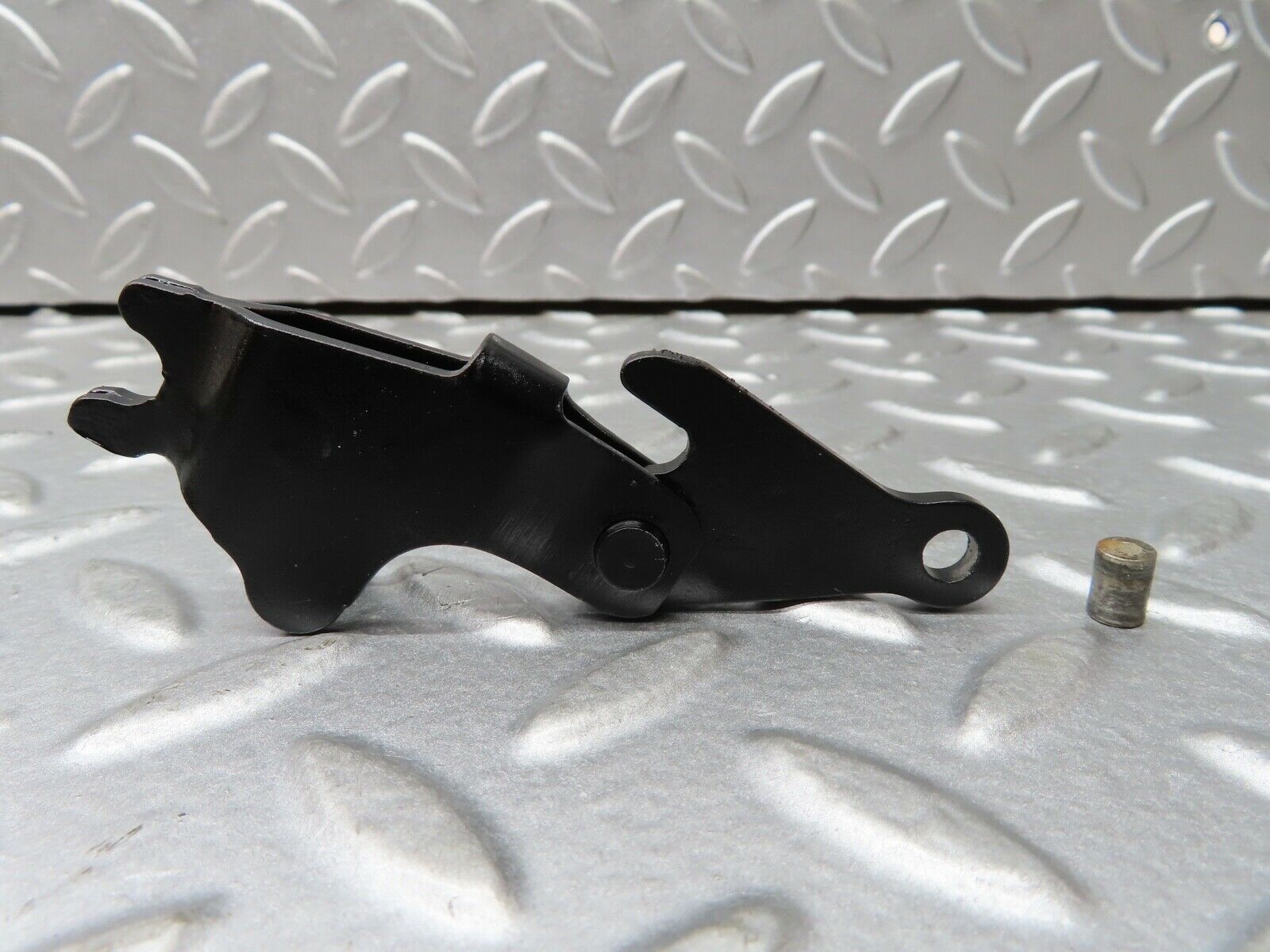 19205 Mercedes-Benz W123 300D Handbrake Regulator