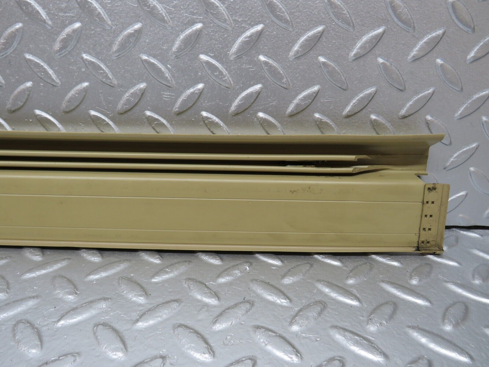 33982 Mercedes-Benz W124 260E Front Right Door Sill Beige