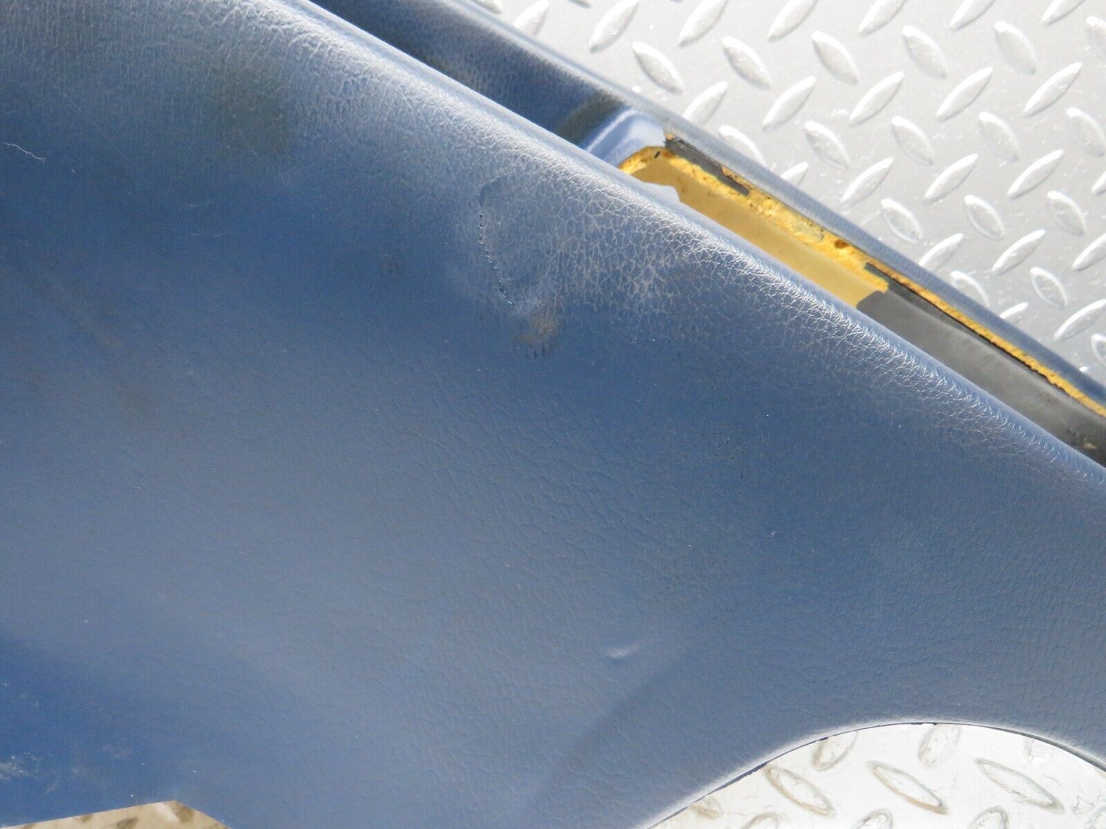 31132 Mercedes-Benz W123 200D Centre Console Blue