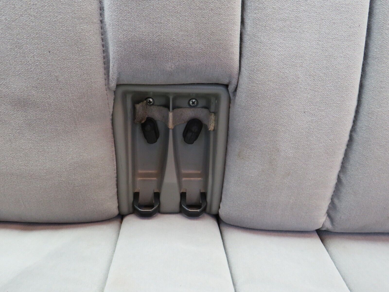 32348 Mercedes-Benz S124 300TE Wagon Rear Seat Grey