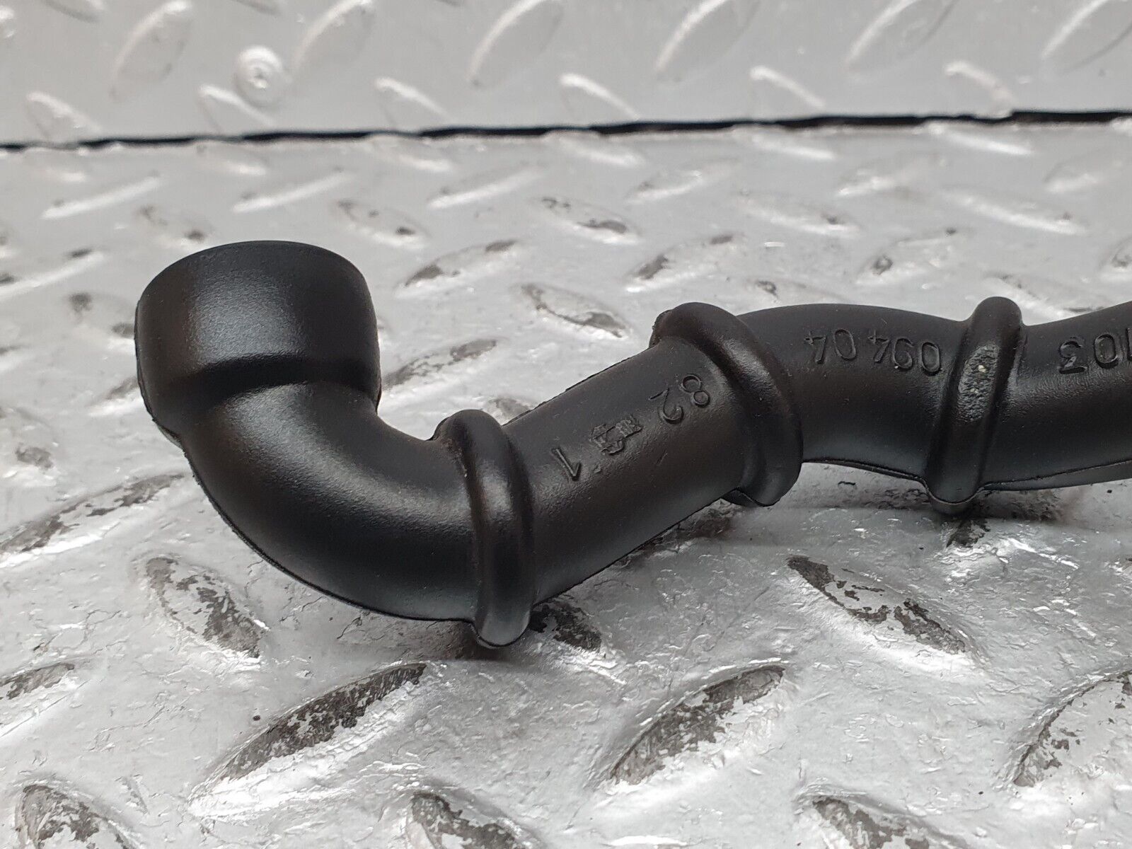 41249 Mercedes-Benz W126 300SE Air Intake Hose Pipe 1030940482