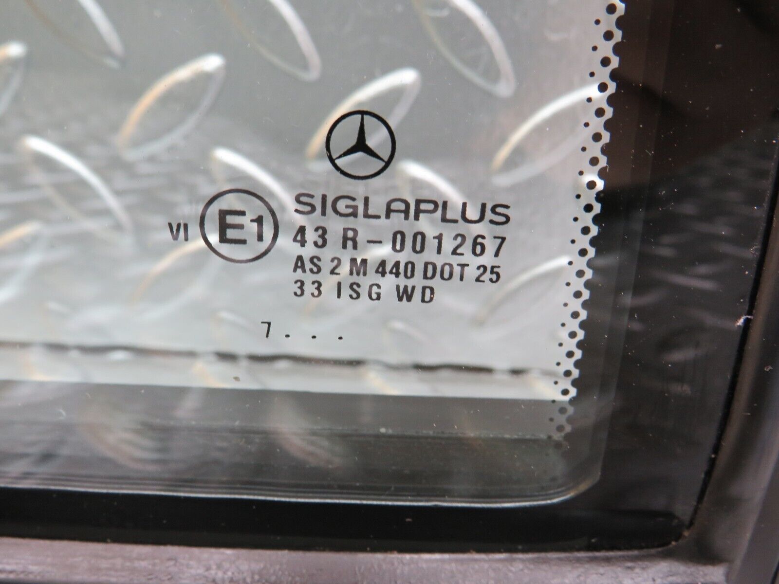 24645 Mercedes-Benz W140 SEL320 LWB Rear Right Quarter Window