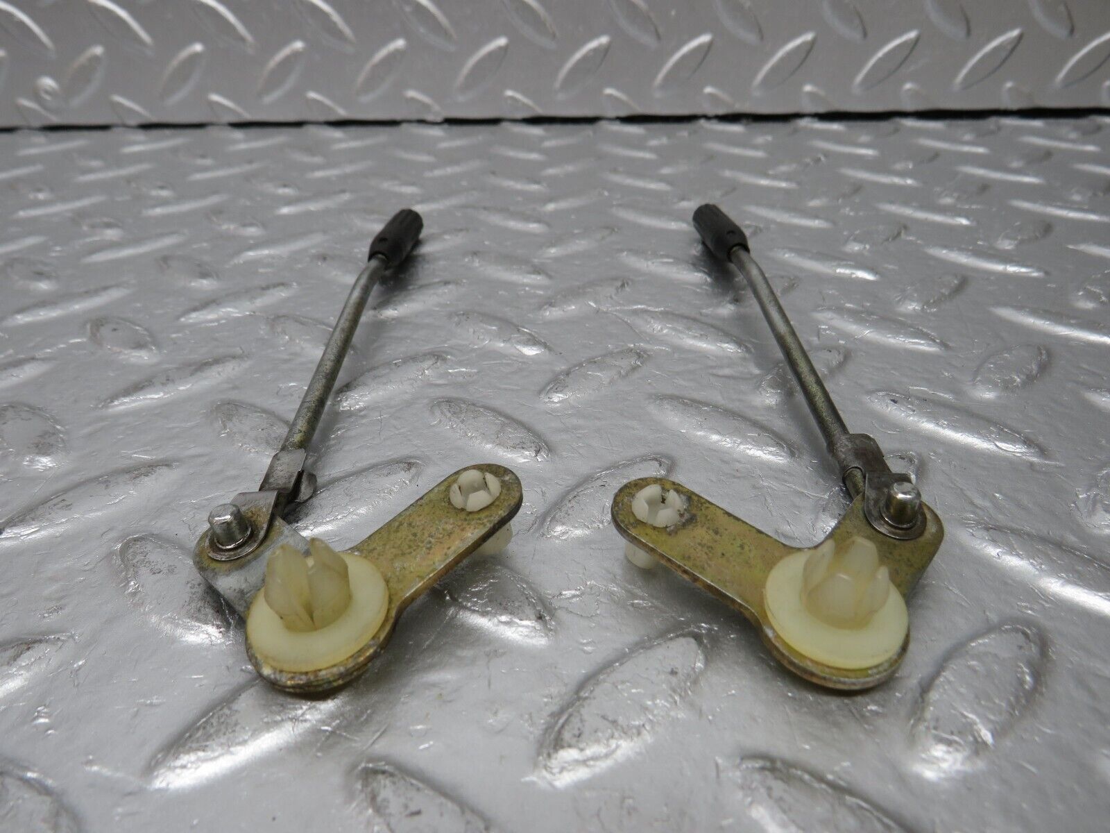 34356 Mercedes-Benz C126 380SEC Coupe Rear Door Lock Knob Pair