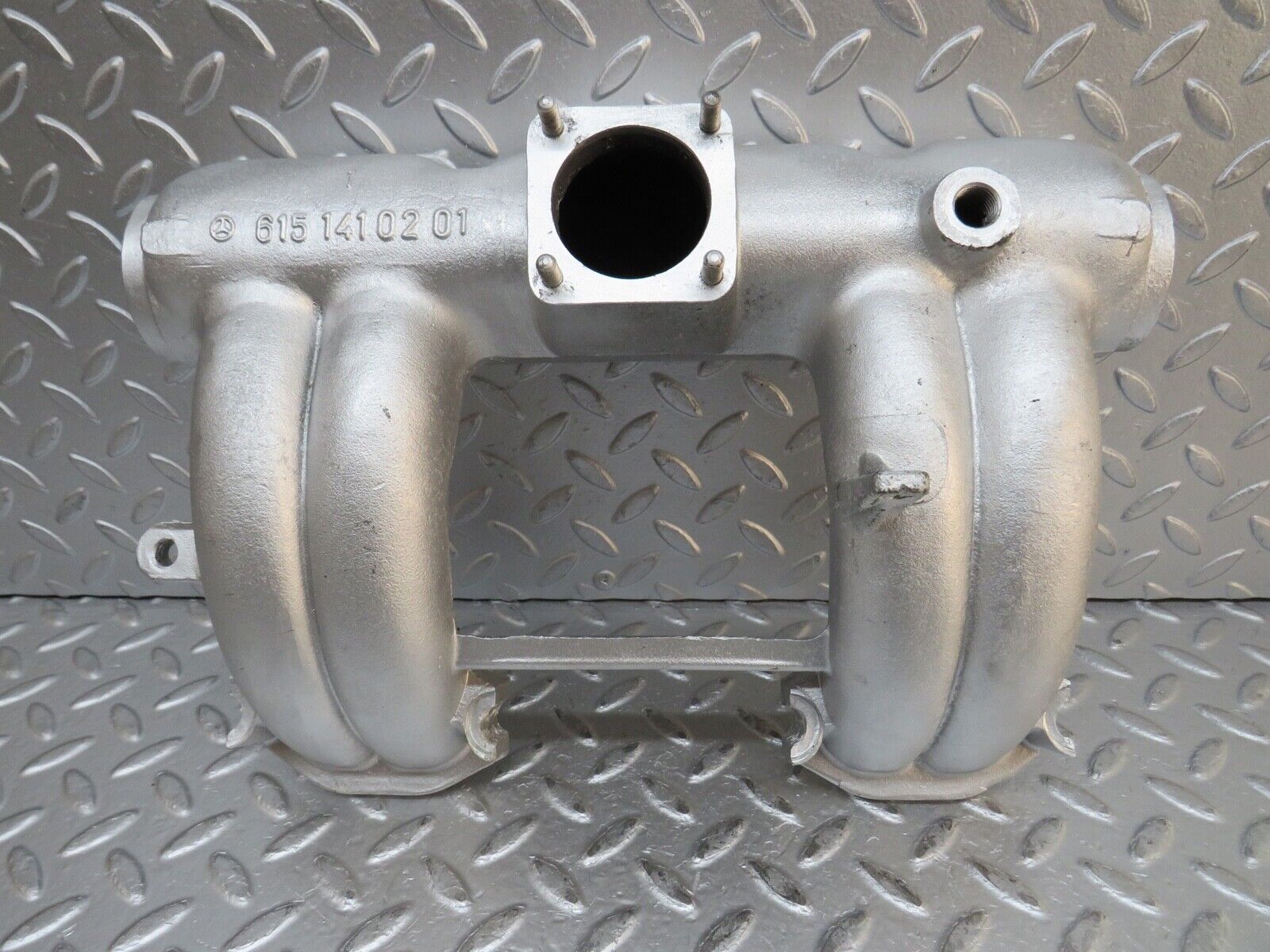 0342 Mercedes-Benz W123 220D Intake Manifold 6151410201