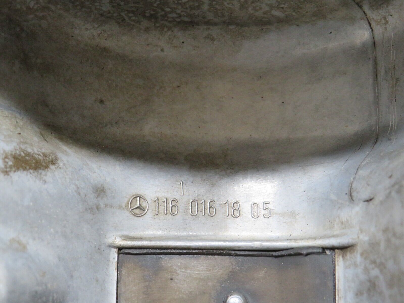 37636 Mercedes-Benz W109 300SEL Cylinder Head Valve Cover Left 1160161805