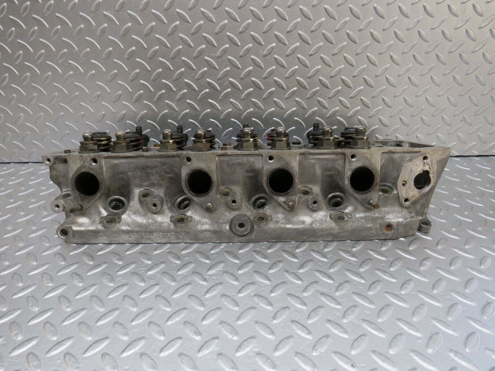 34540 Mercedes-Benz C126 380SEC Coupe Cylinder Head Left Side 1160163301