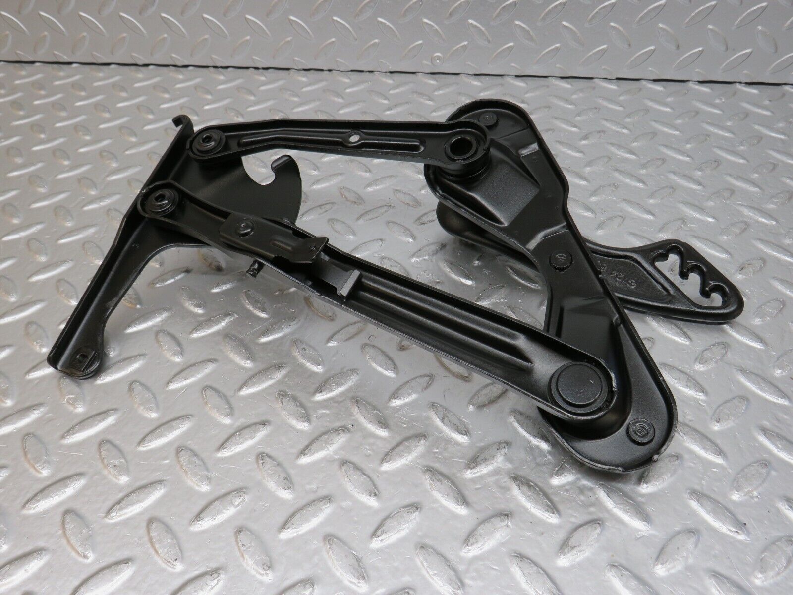 32526 Mercedes-Benz S124 300TE Wagon Bonnet Hinge Right 1248870174