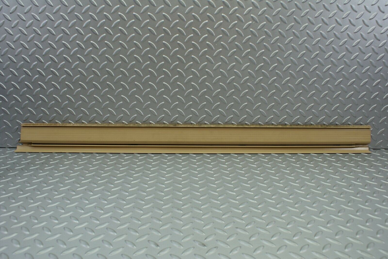 2882 Mercedes-Benz C123 280CE Coupe Front Right Door Sill Trim Beige
