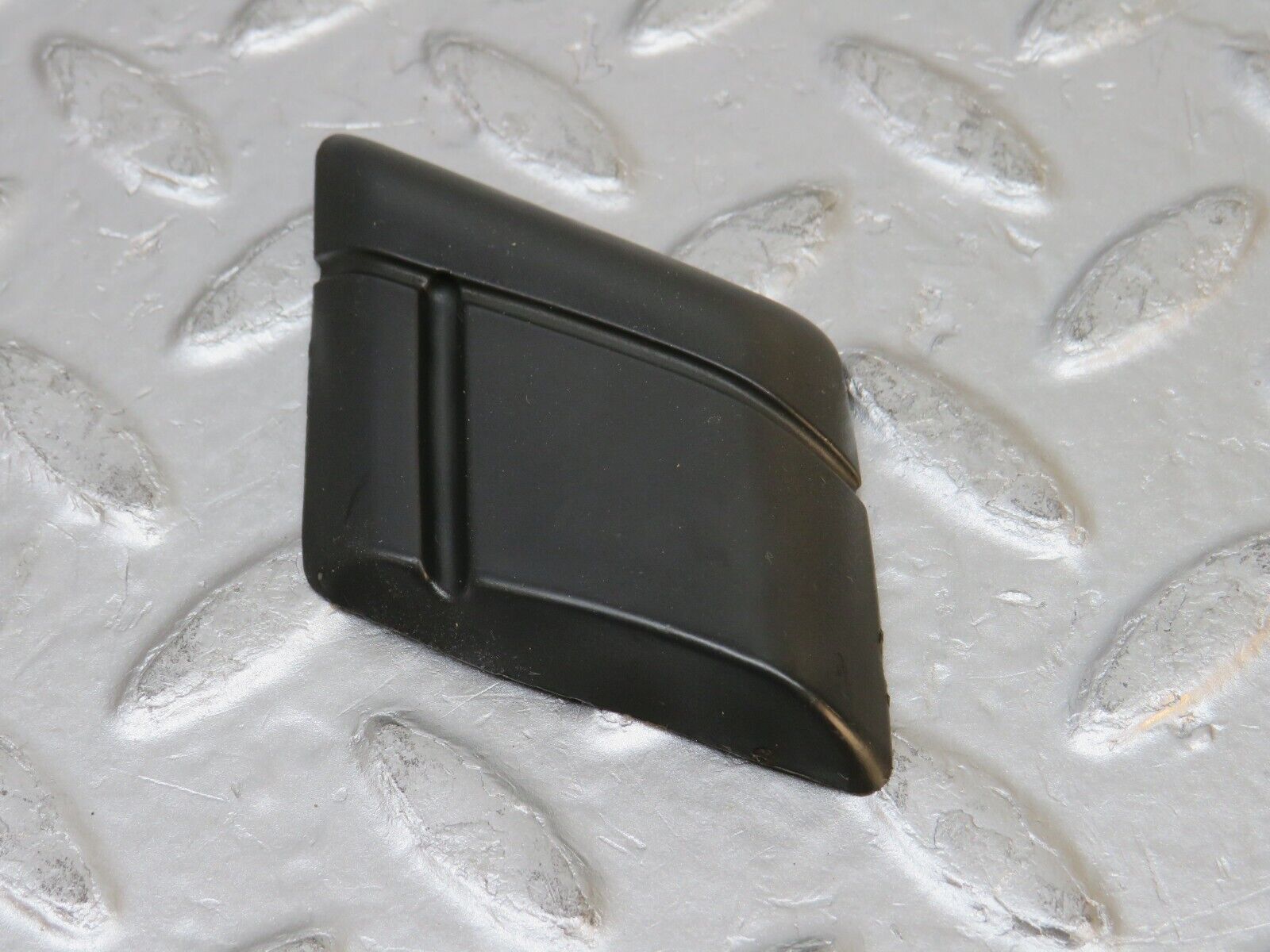 32413 Mercedes-Benz S124 300TE Wagon Rear Left Fender Wing Centre Moulding Trim