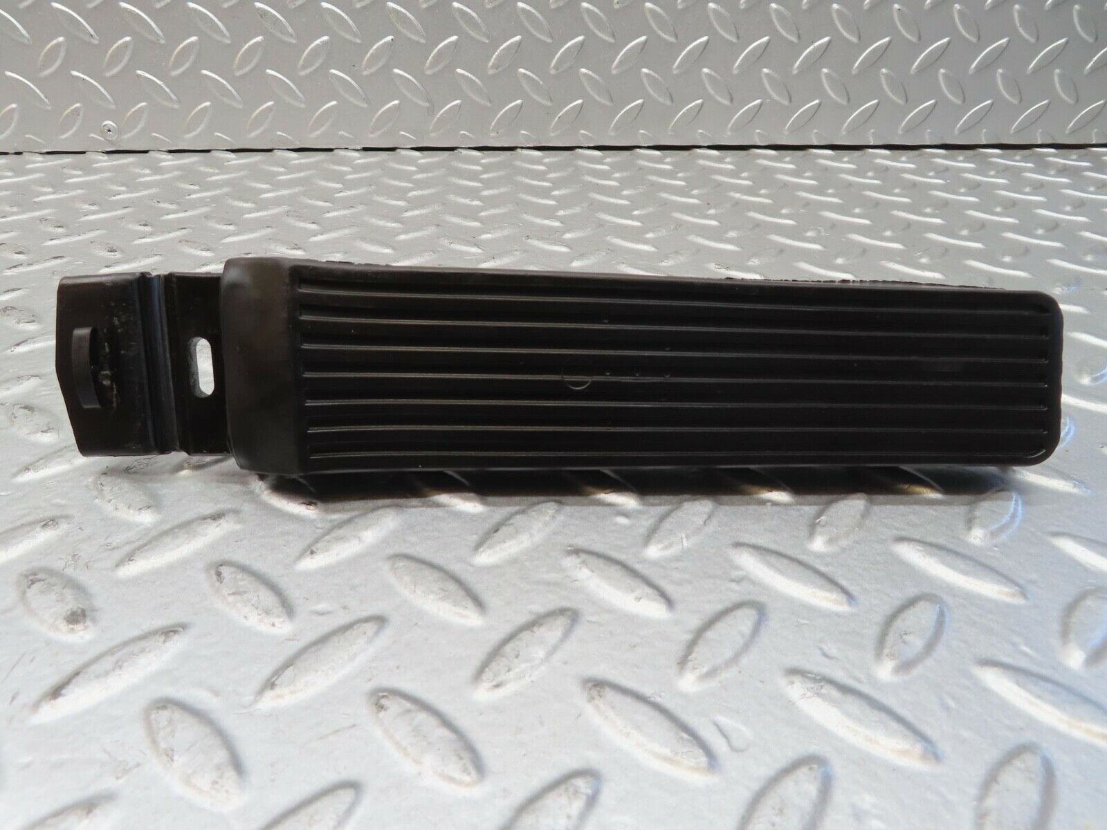 15441 Mercedes-Benz W123 230E Accelerator Pedal With Rubber 1233010082