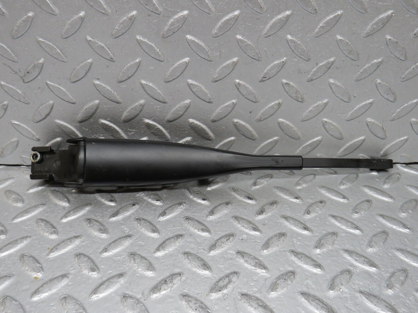 37866 Mercedes-Benz A124 320E Cabriolet Wiper Arm Bosch