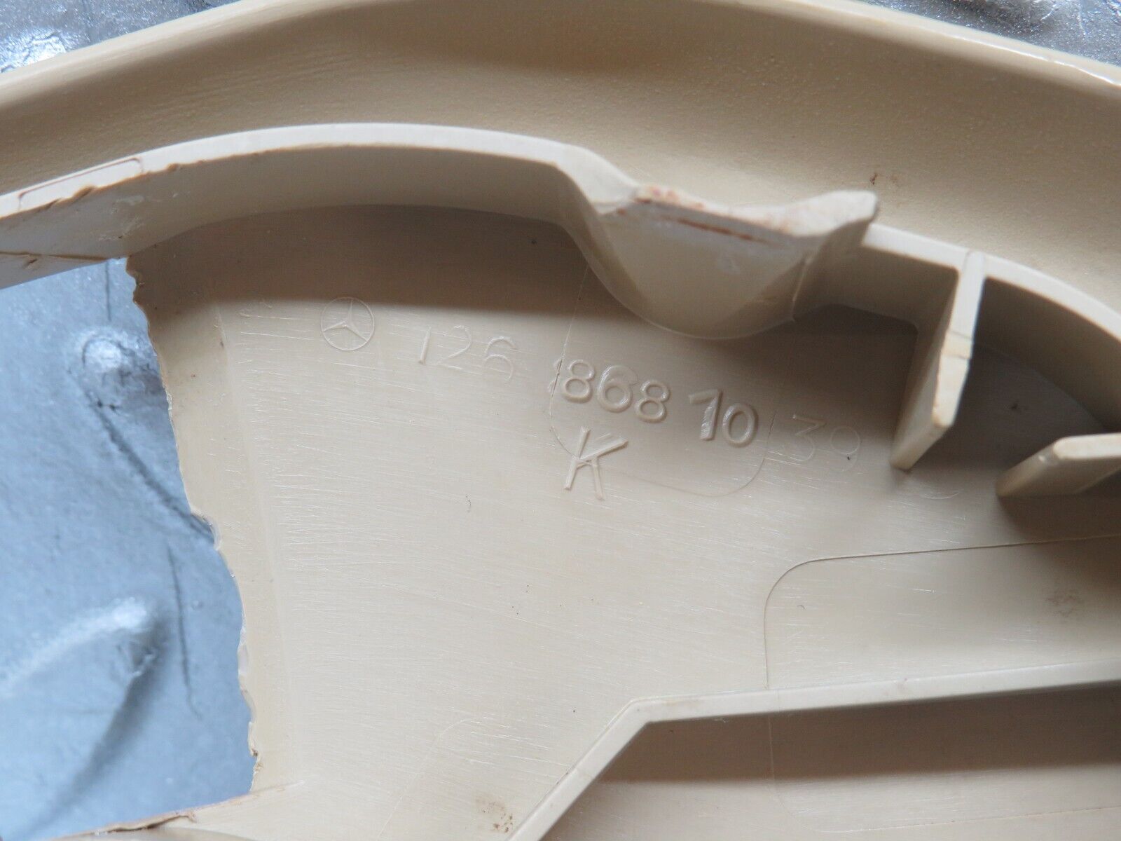 37058 Mercedes-Benz C126 420SEC Coupe Seat Belt Runner Cover Right Beige 1268681039