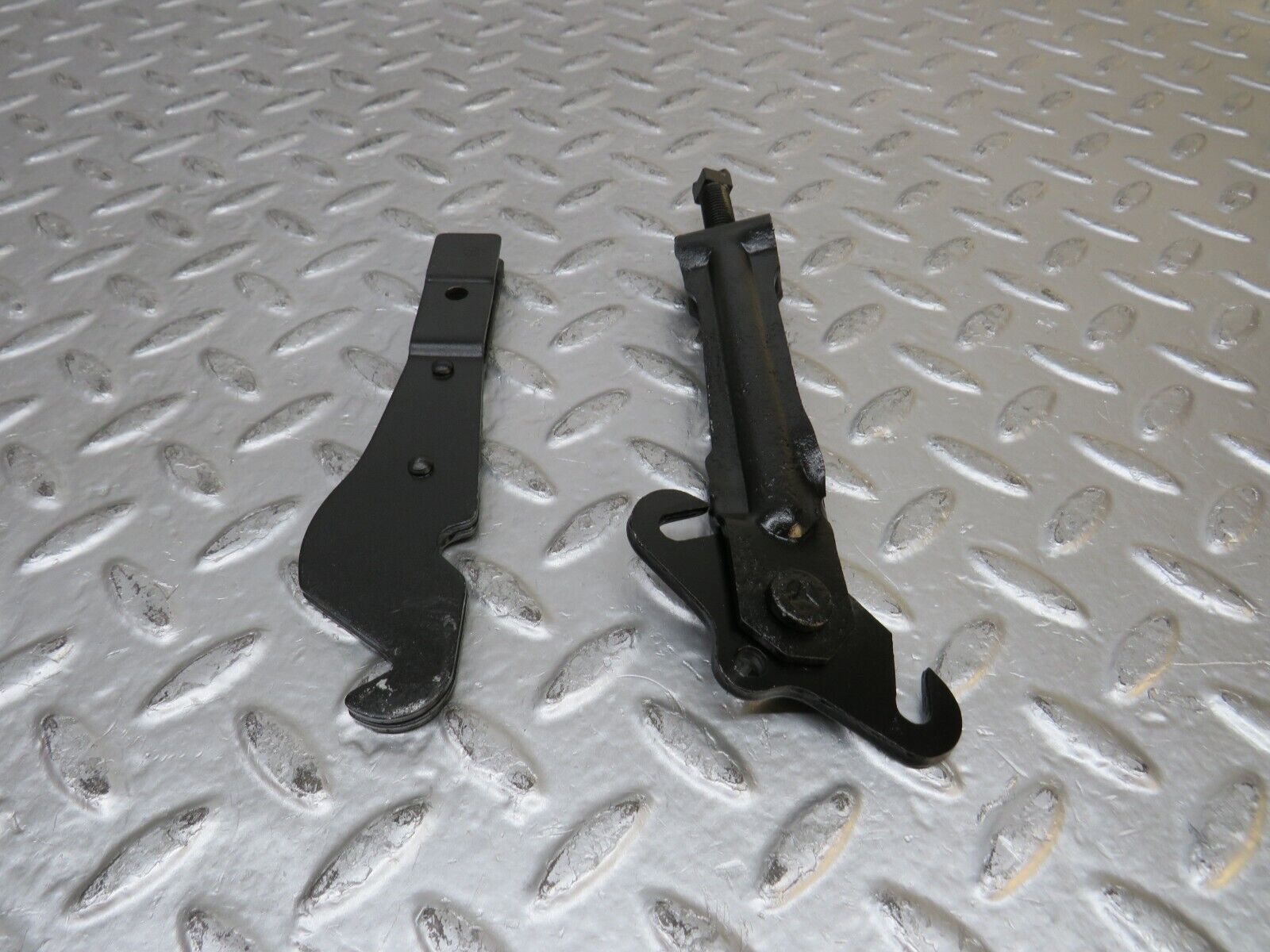 29753 Mercedes-Benz W123 230E Handbrake Adjusting Handbrake Regulator