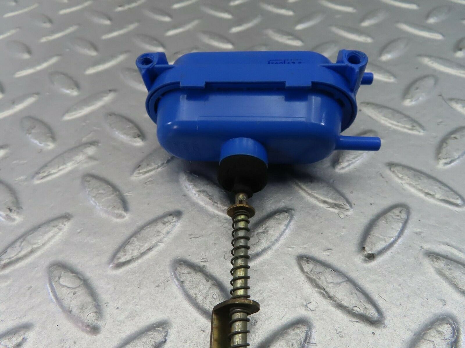 9974 Mercedes-Benz C123 230CE Coupe Door Lock Vacuum Actuator Front Left